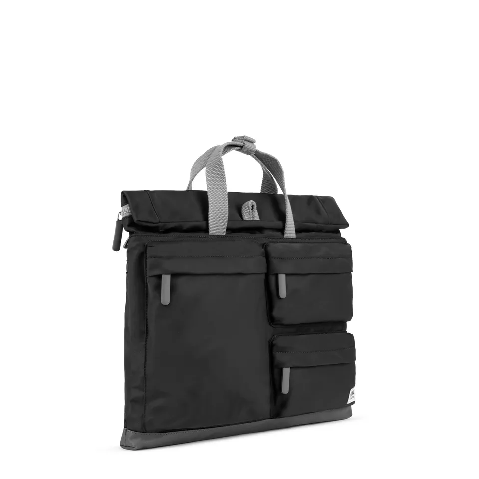 Roka London Blackfriars Large messenger svart 4,2 liter pc