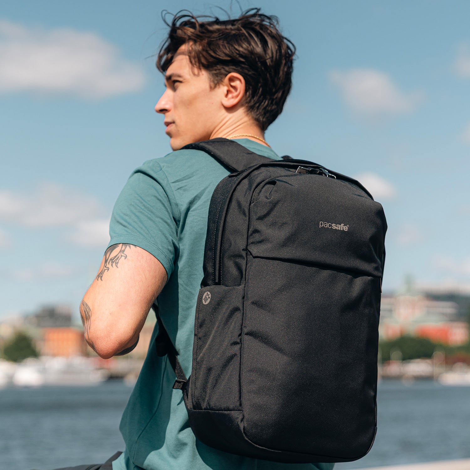 Pacsafe V 20L byryggsekk svart tyverisikker