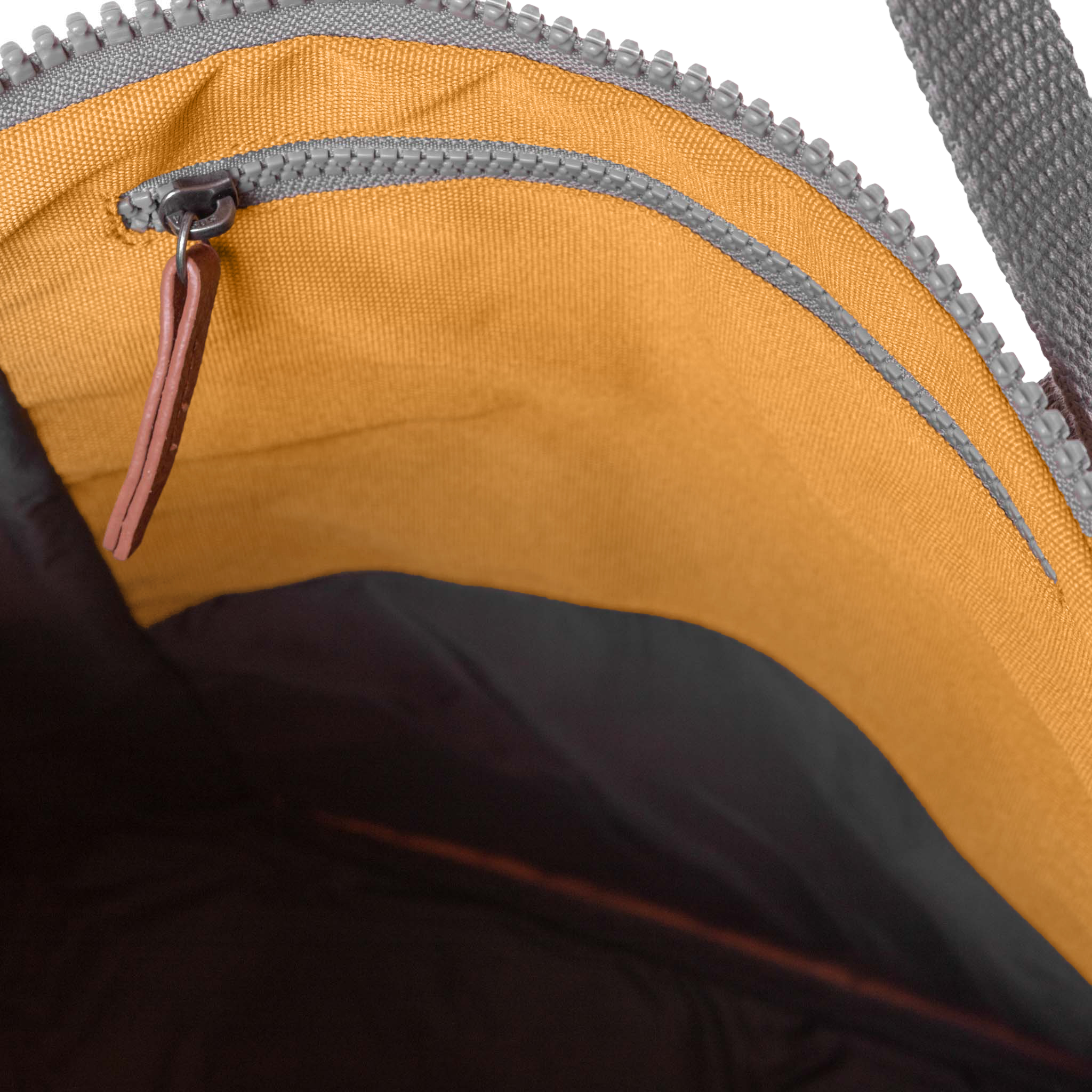 Roka London Finchley Flax ryggsekk Medium roll-top