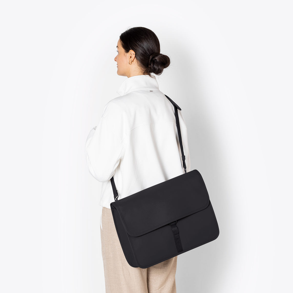 Ucon Acrobatics Katsu messenger svart laptop slitesterk