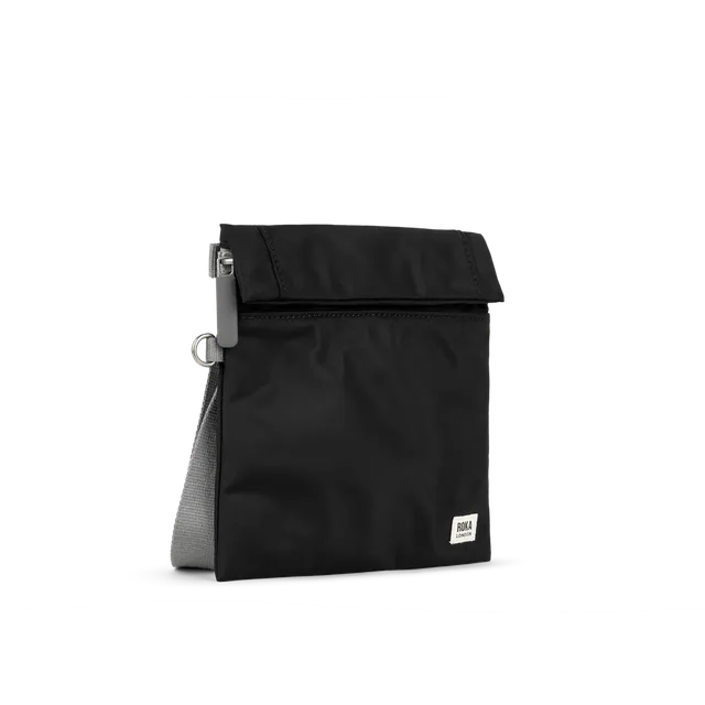 Roka London Stratford crossbody black small 0,5 liter