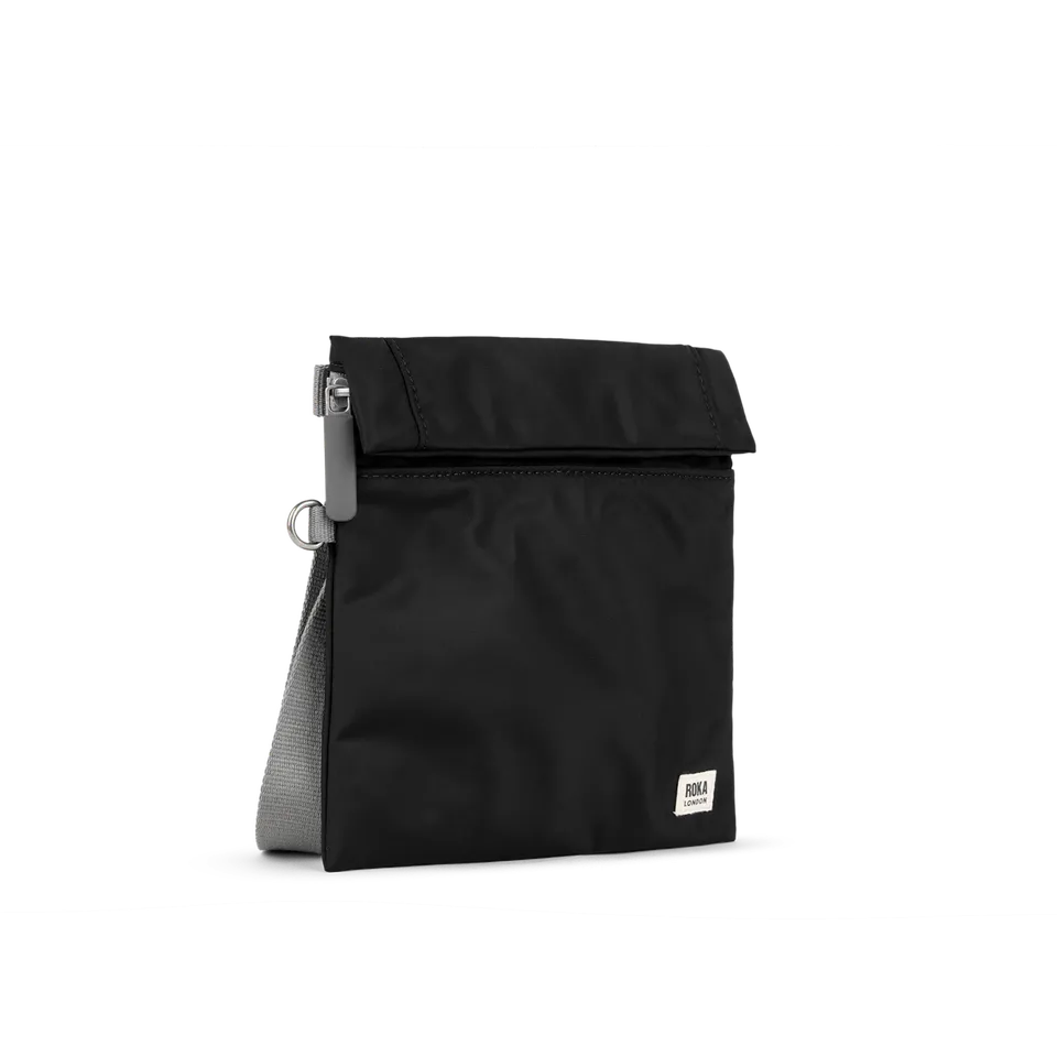 Roka London Stratford crossbody black small 0,5 liter