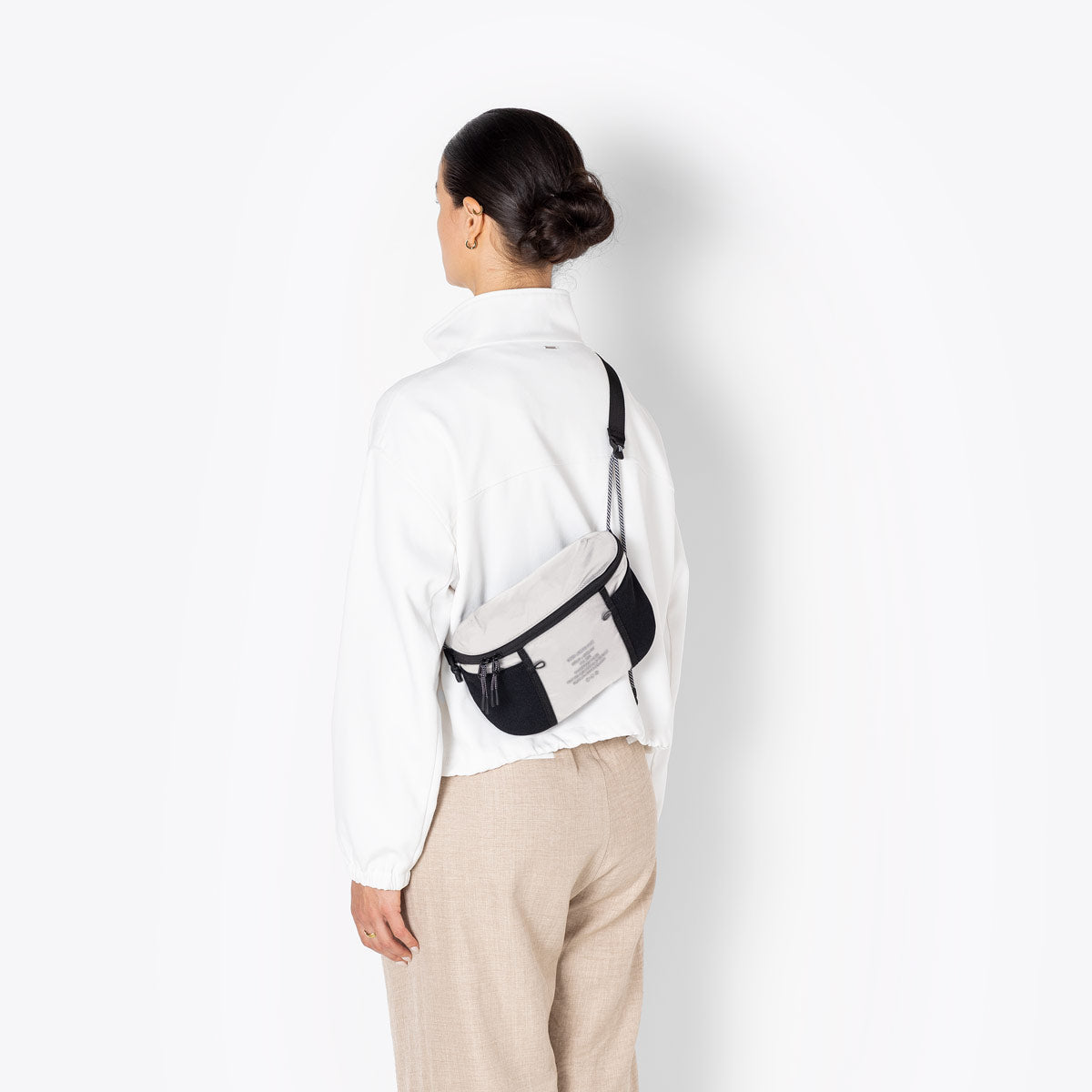 Ucon Acrobatics Jona crossbody Black large lett ripstop