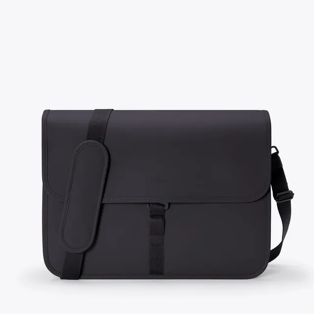 Ucon Acrobatics Katsu messenger svart laptop slitesterk
