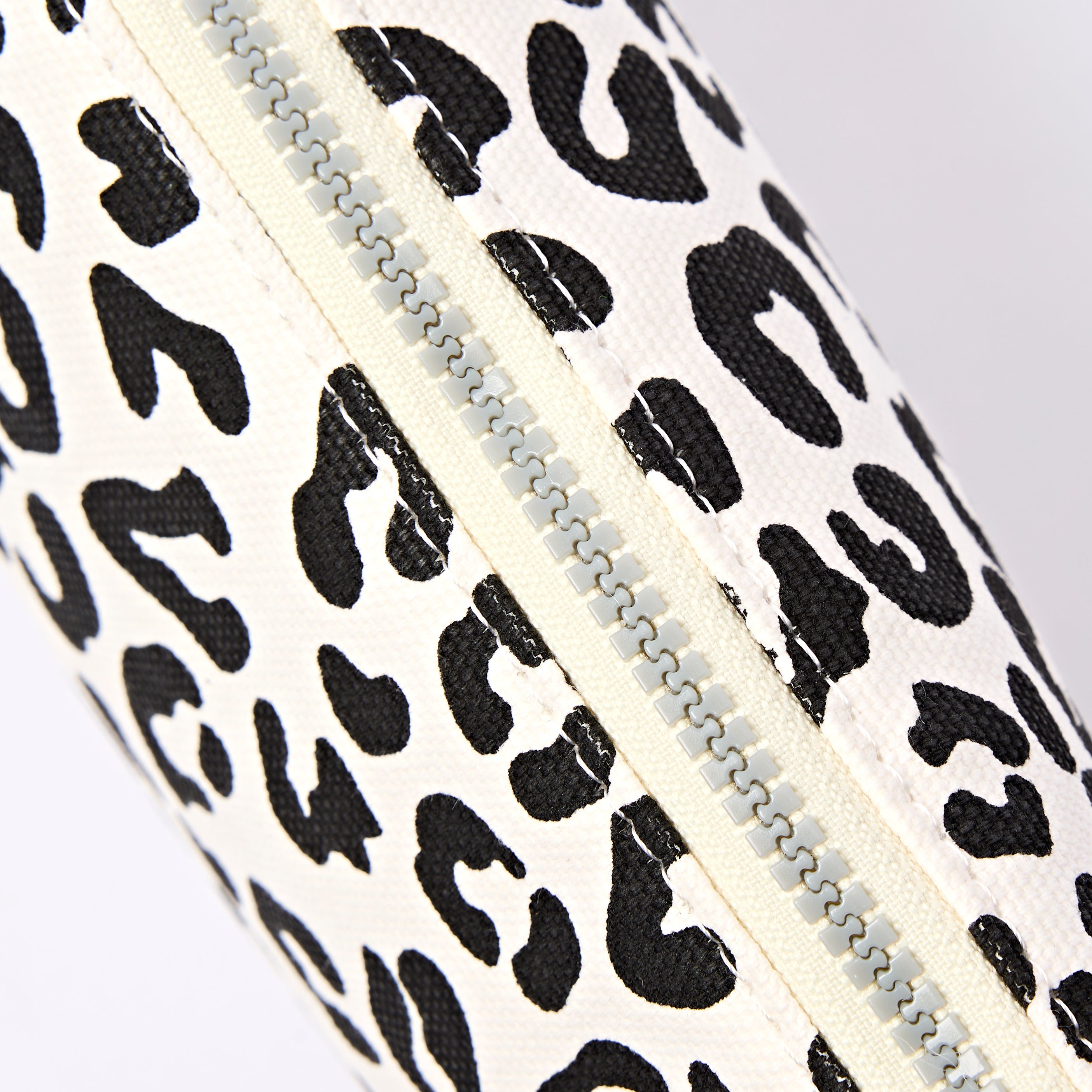 Roka London Maida Vale pouch summer leopard medium 2,2 liter