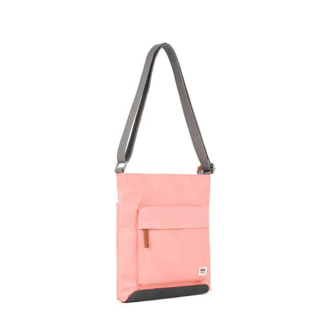 Roka London Kennington Punch crossbody medium strukturert