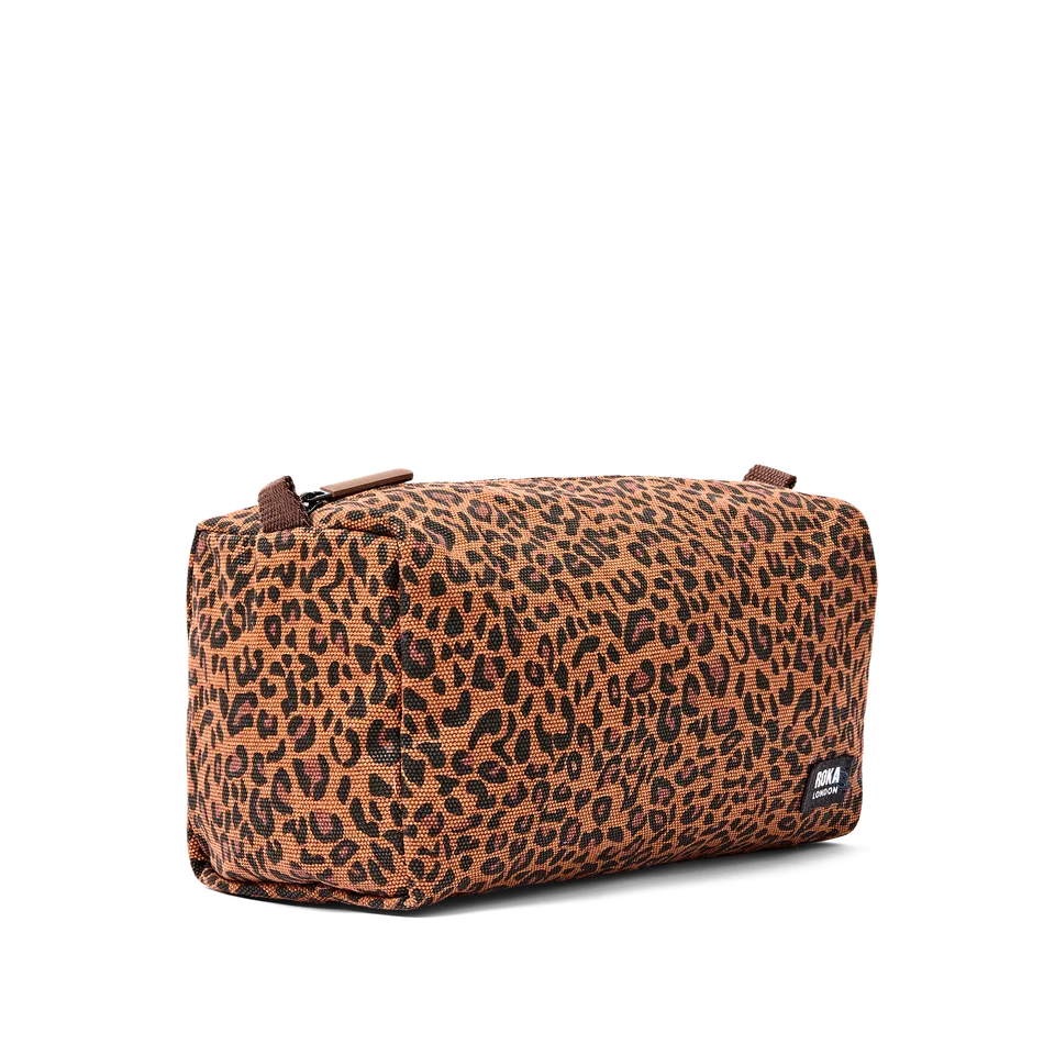 Roka London Maygrove toalettmappe leopard mini 4,8 liter