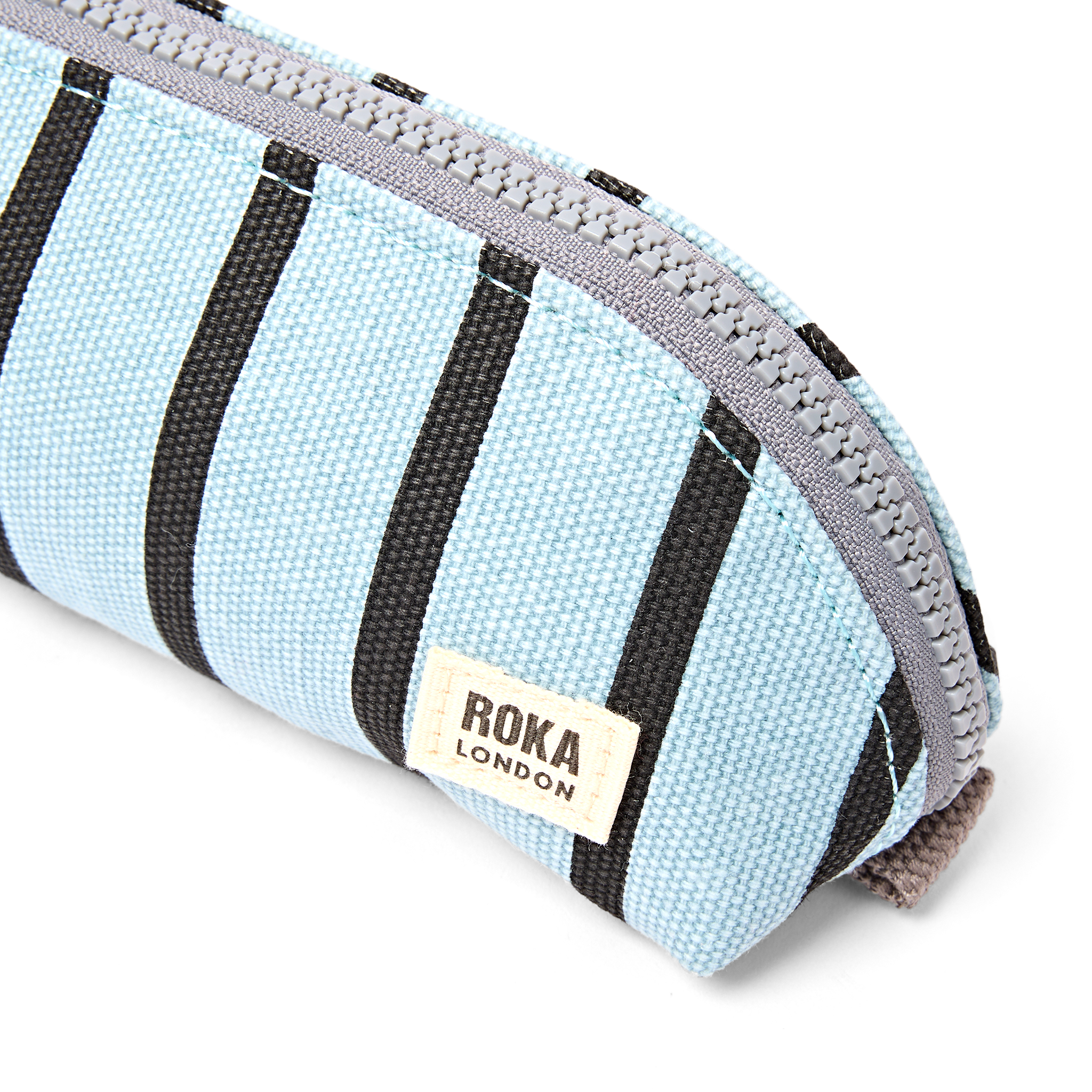 Roka London Tate etui small blå stripe bomullscanvas