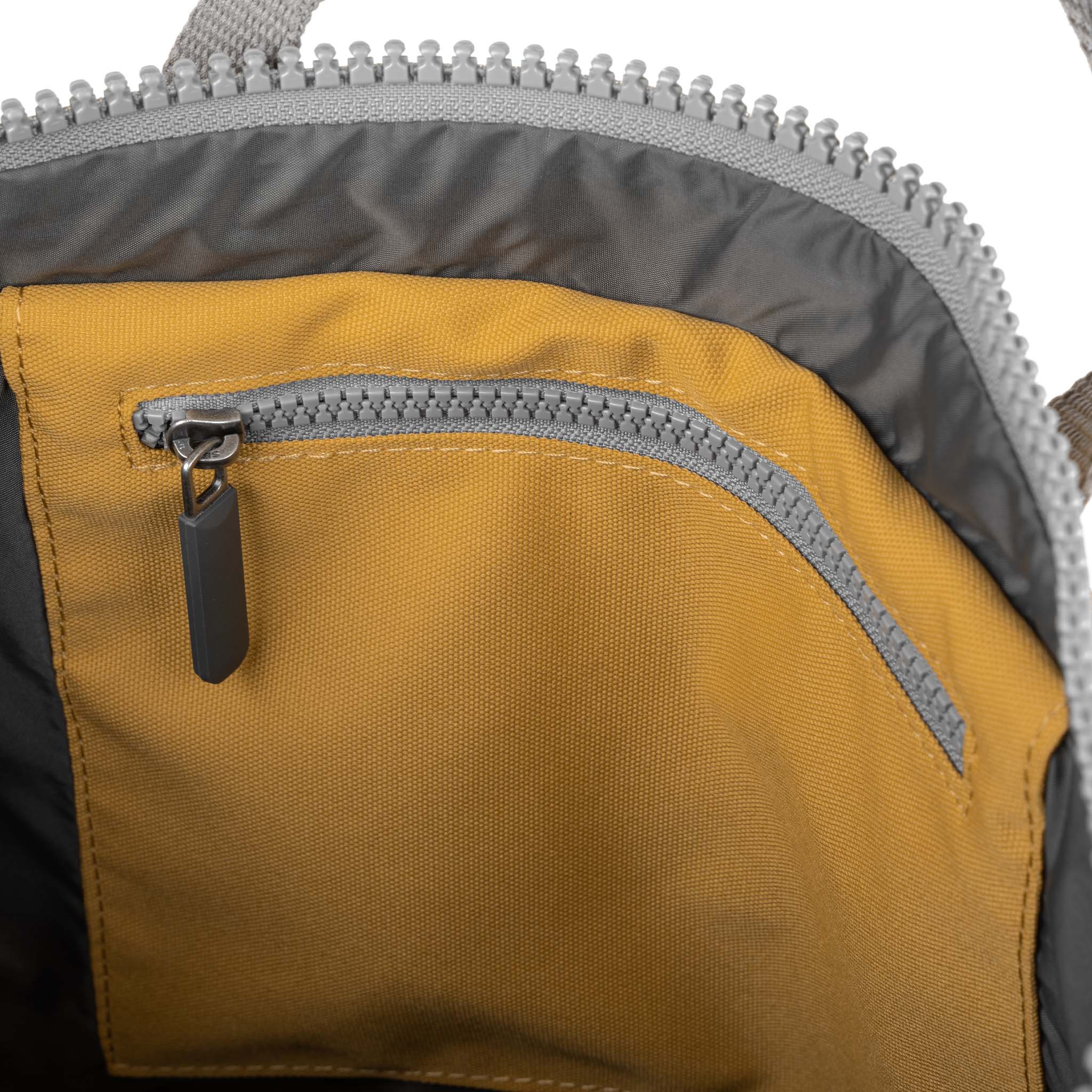 Roka London Waterhouse Medium ryggsekk Flax 15 liter