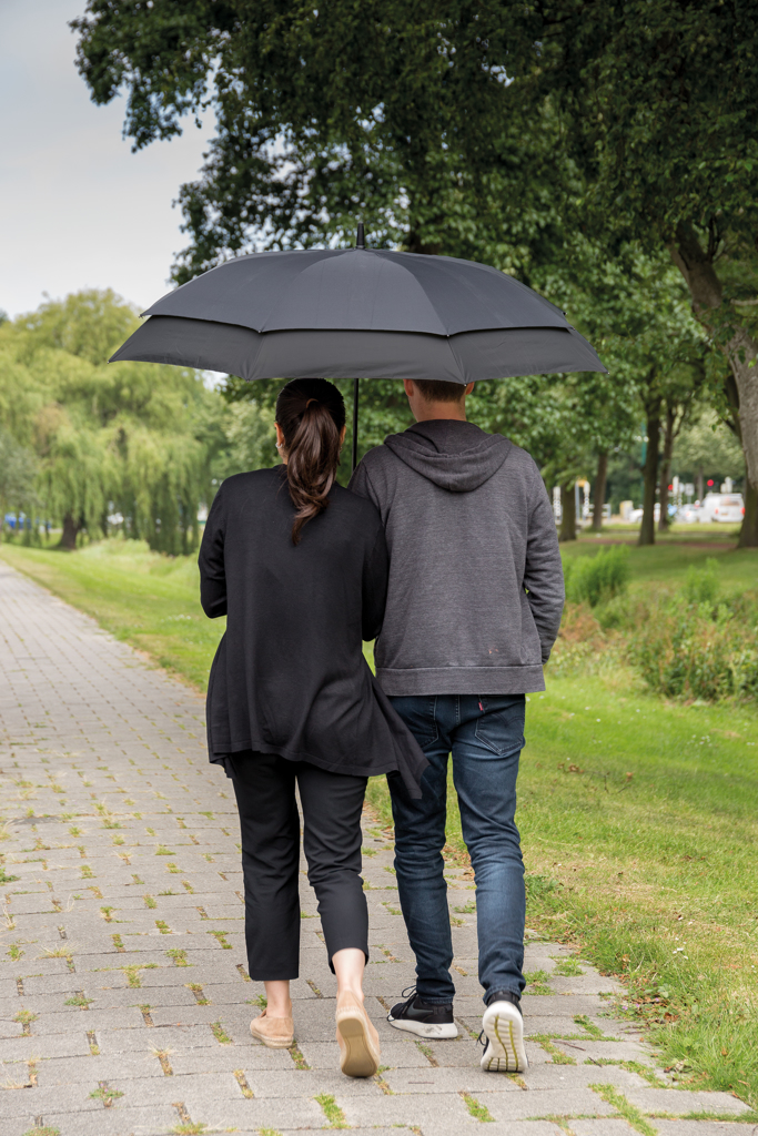 Swiss Peak AWARE 23–27 ekspanderbar paraply svart stormsikker