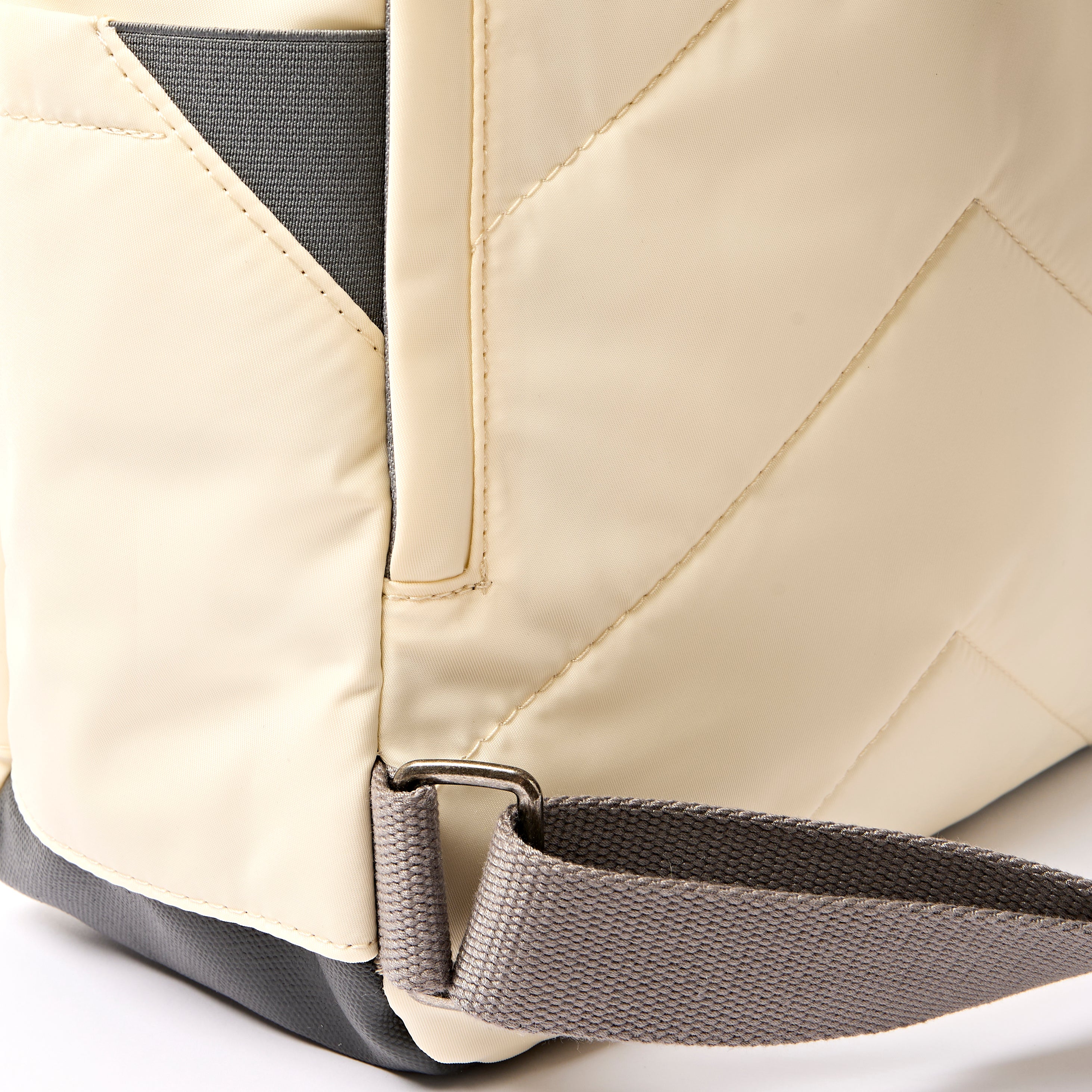 Roka London Camden J ryggsekk wax stripe medium 14,5 l
