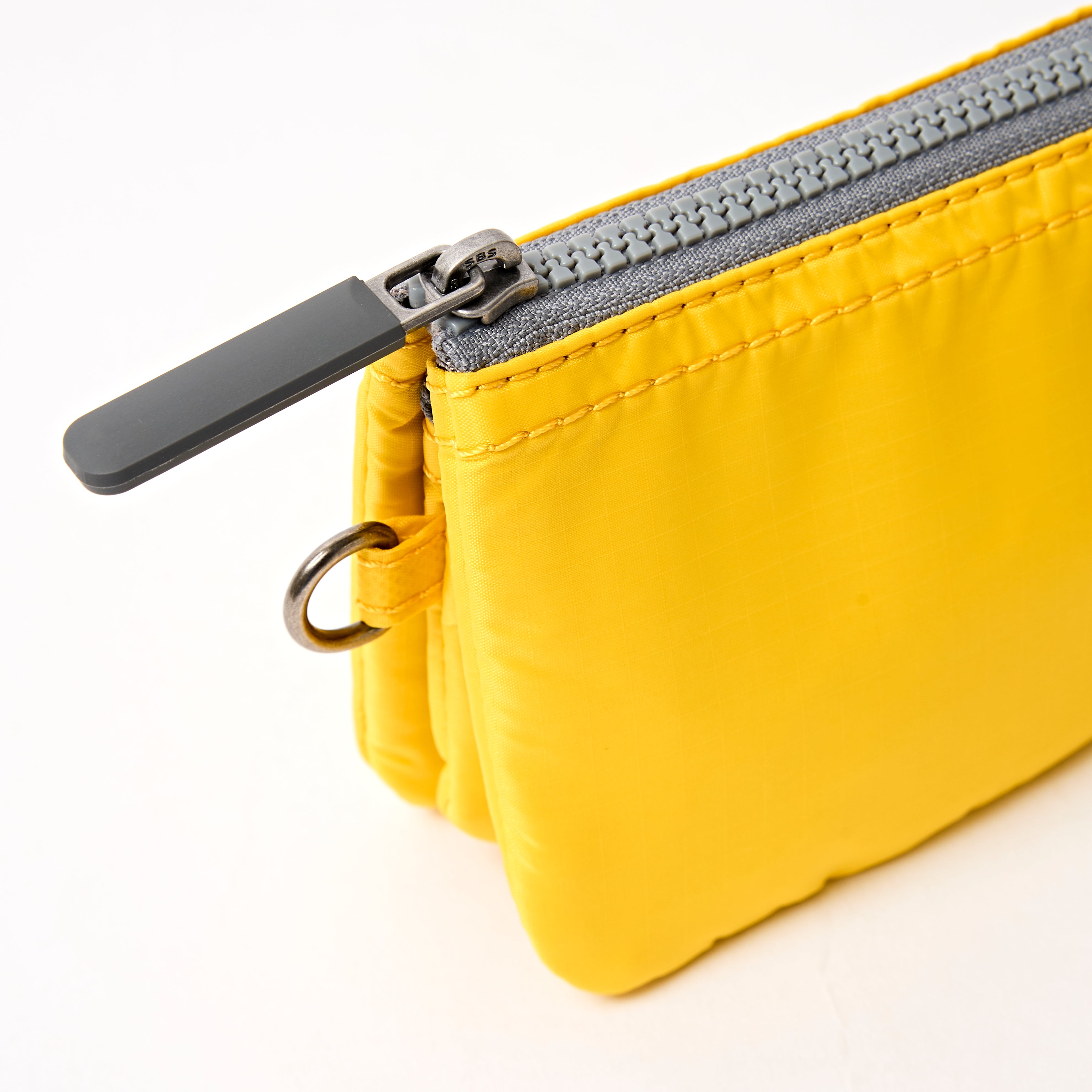 Roka London Carnaby lommebok Passion Fruit Small vanntett