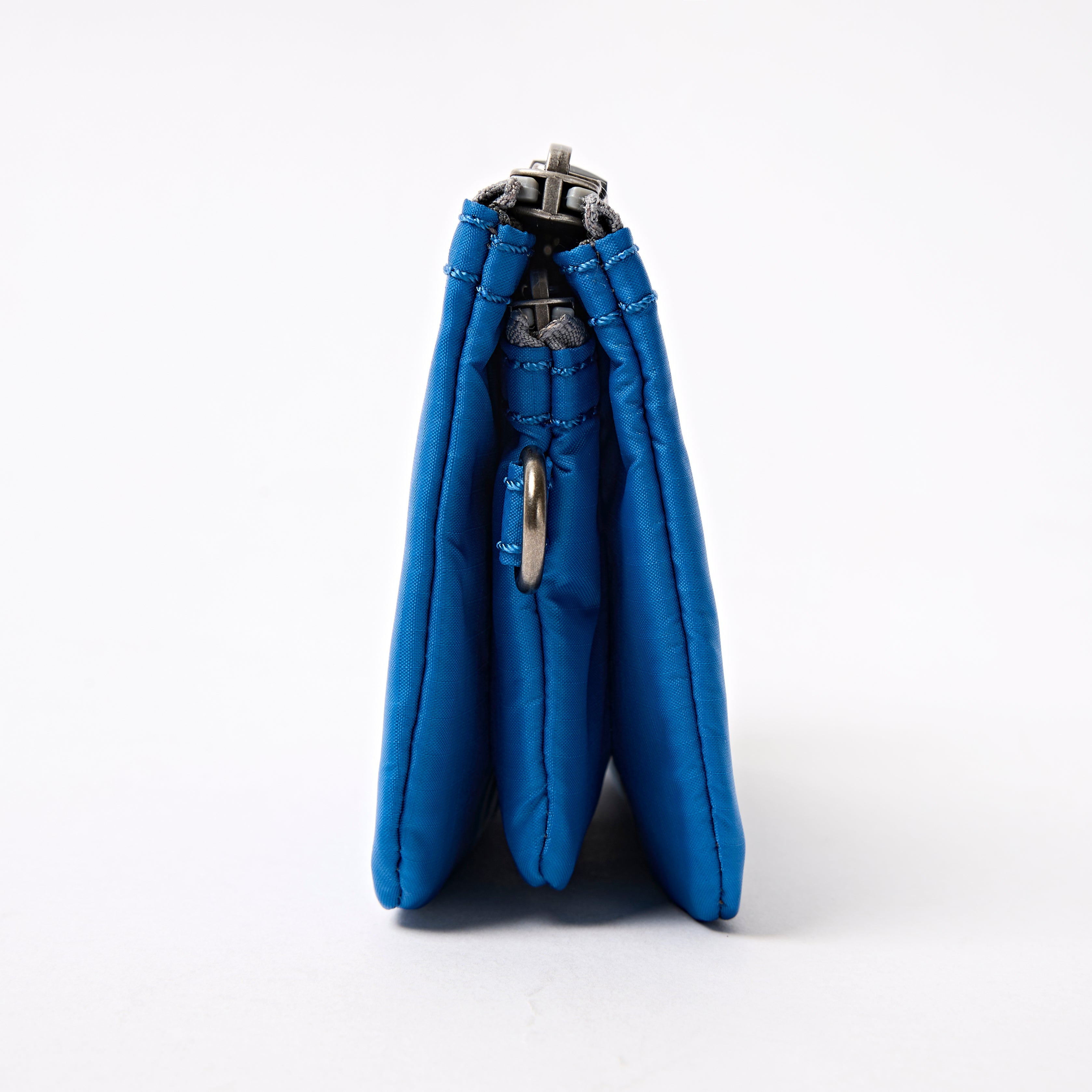 Roka London Carnaby lommebok malibu blue small 0,2 liter glidelås