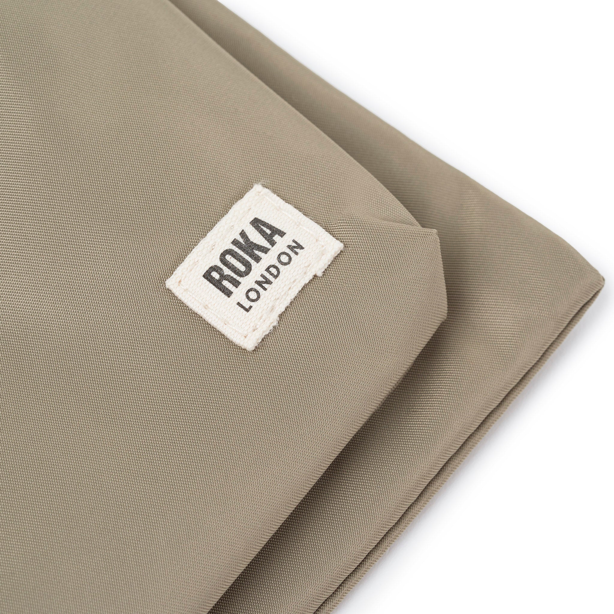 Roka London Chelsea B crossbodyveske taupe medium værbestandig