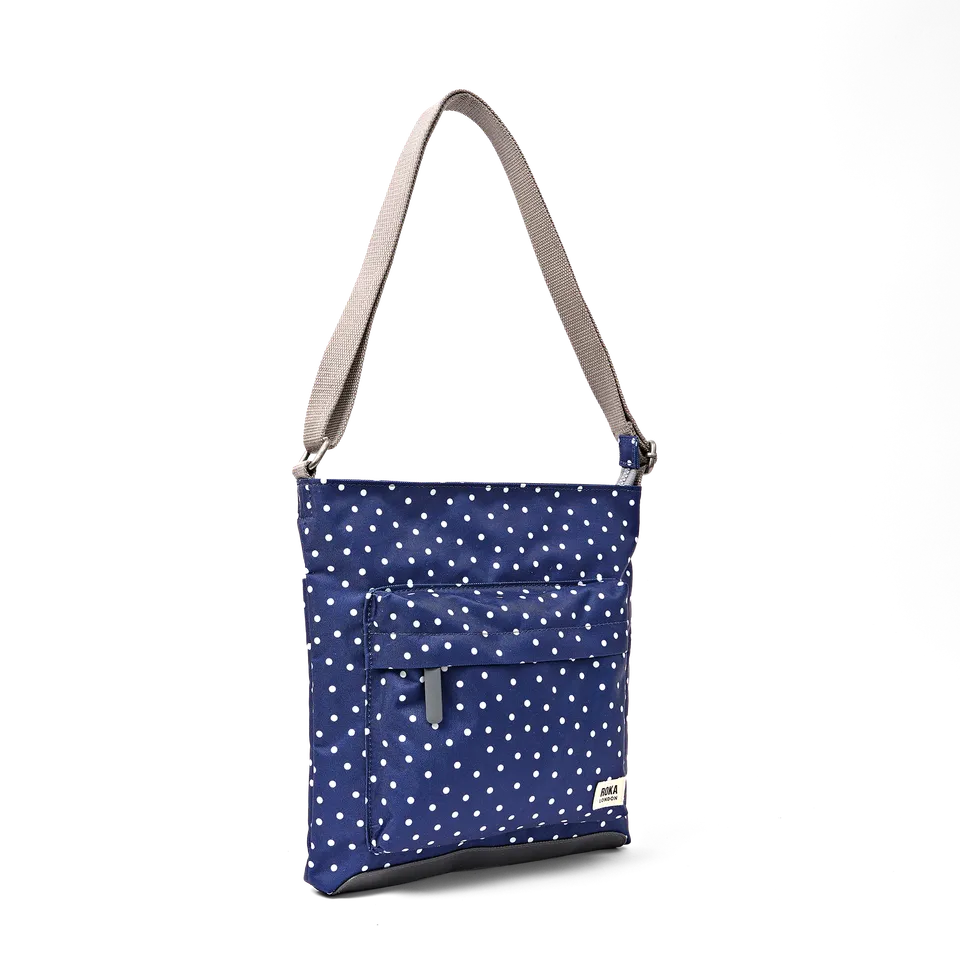 Roka London Kennington skulderveske navy polka dot