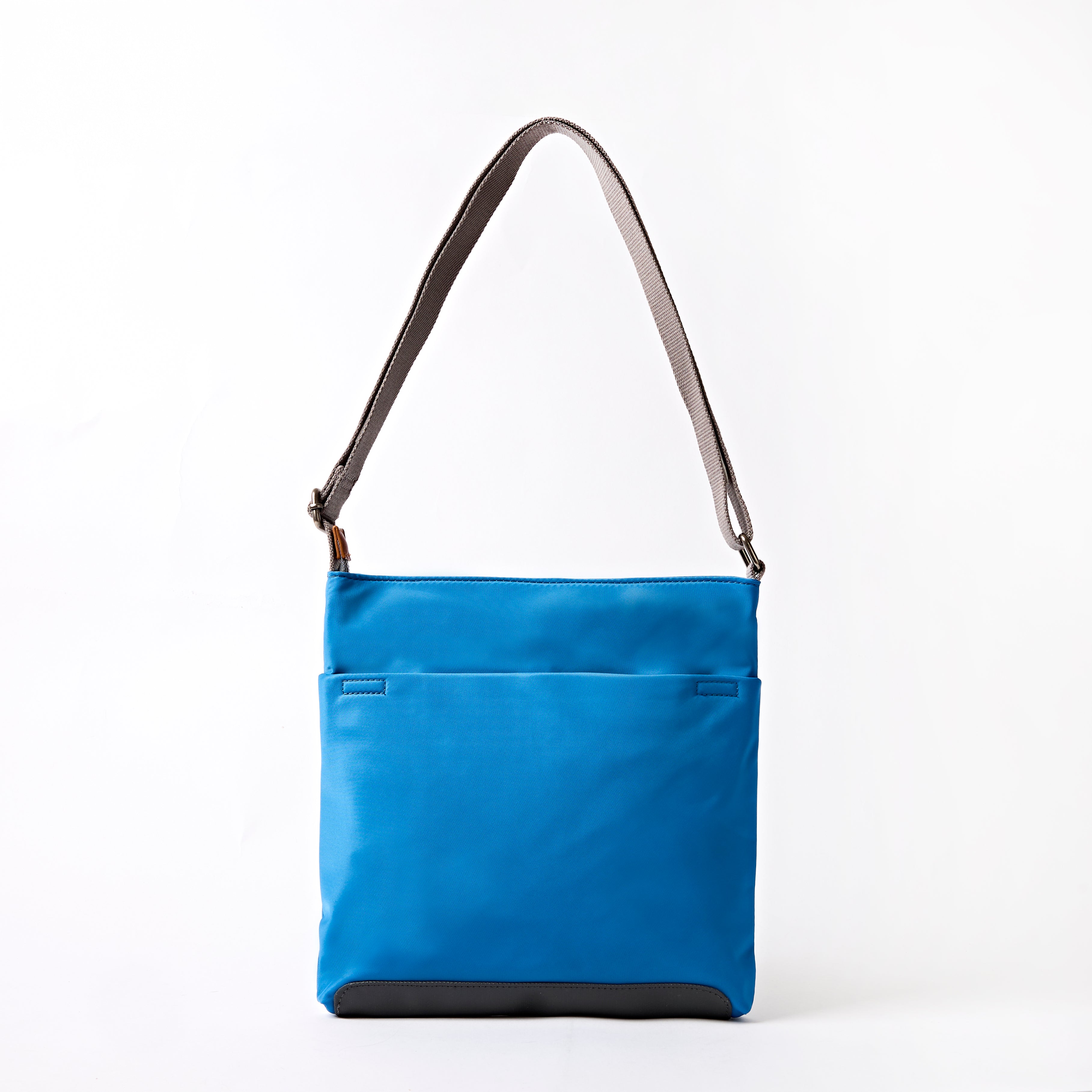 Roka London Kennington crossbody malibu blue medium 2,7 liter