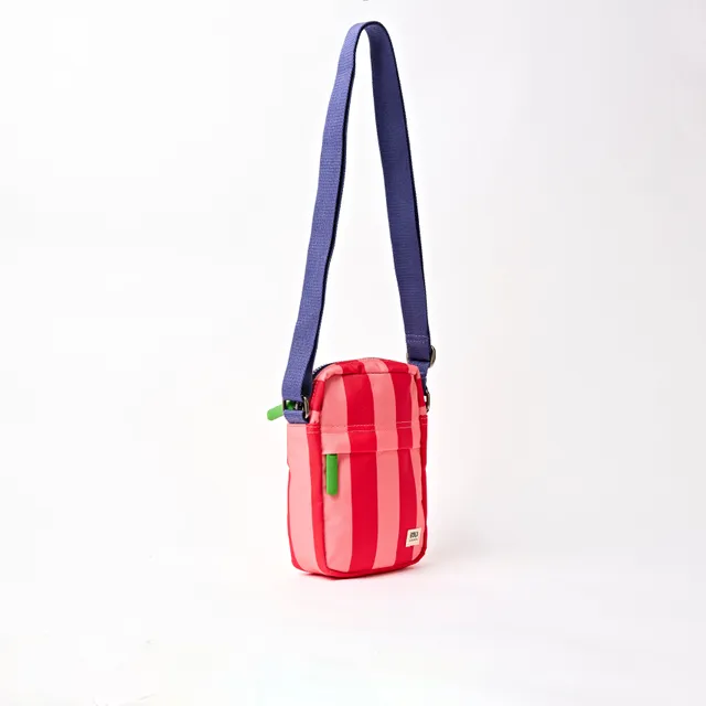 Roka London Bond Crossbody veske Circus Print Small 1,5 L