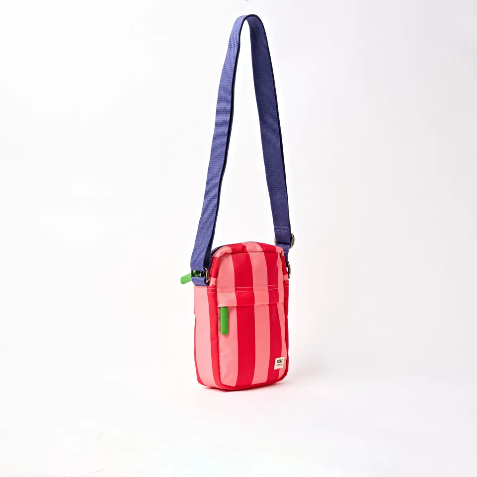Roka London Bond Crossbody veske Circus Print Small 1,5 L