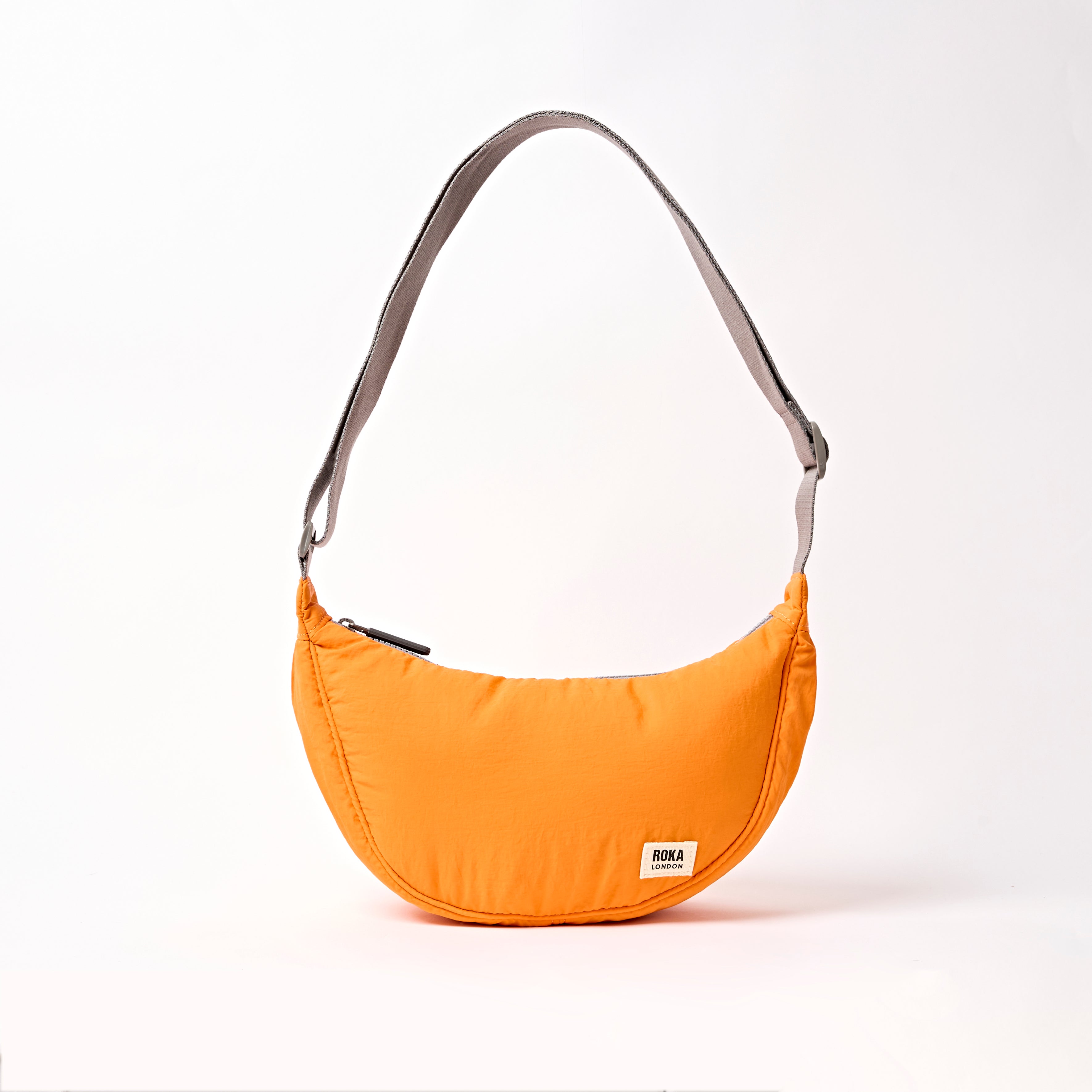 Roka London Farringdon Half Moon skulderveske small jaffa orange