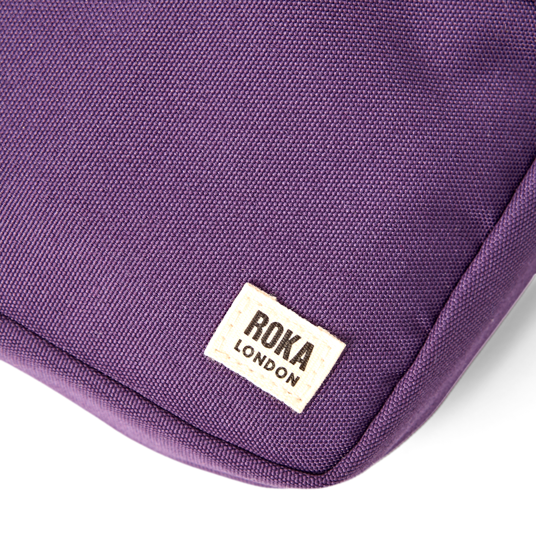 Roka London Bond Pocket crossbody-veske Small Deep Grape værbestandig