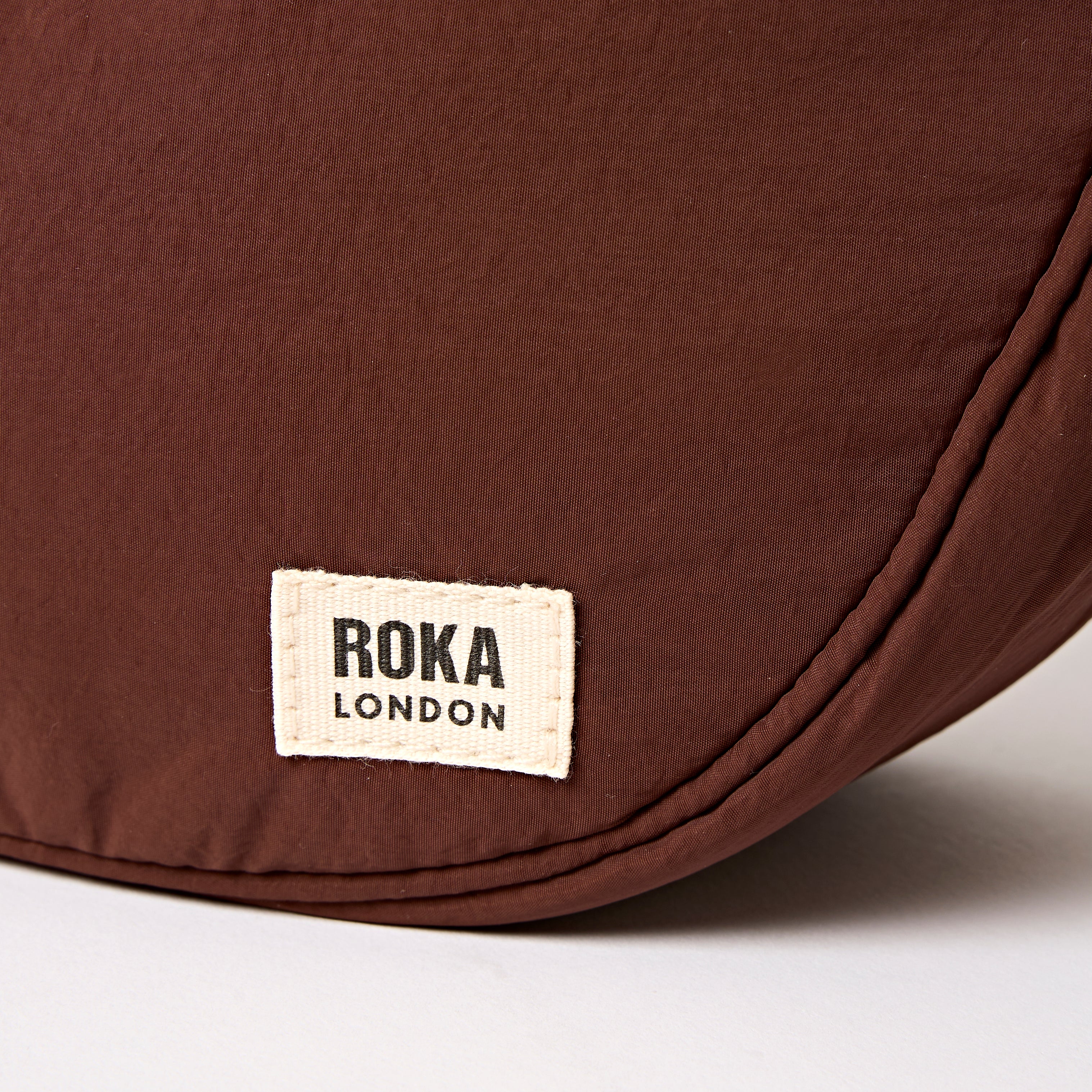 Roka London Farringdon skulderveske Chocolate small vattert