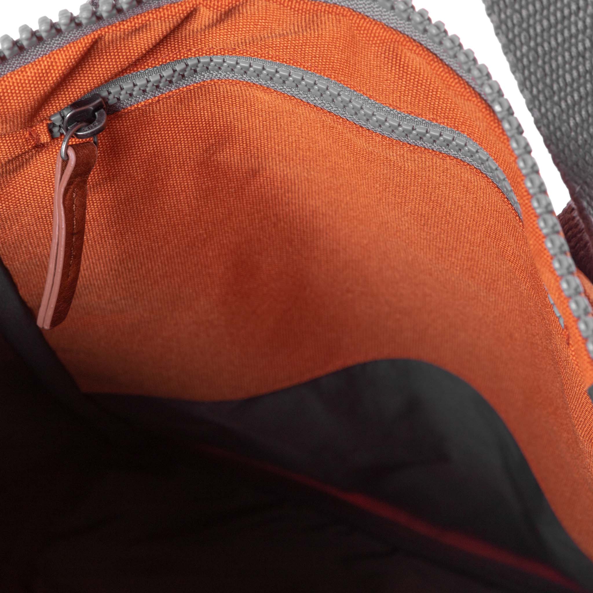Roka London Finchley sekk small oransje rulletopp