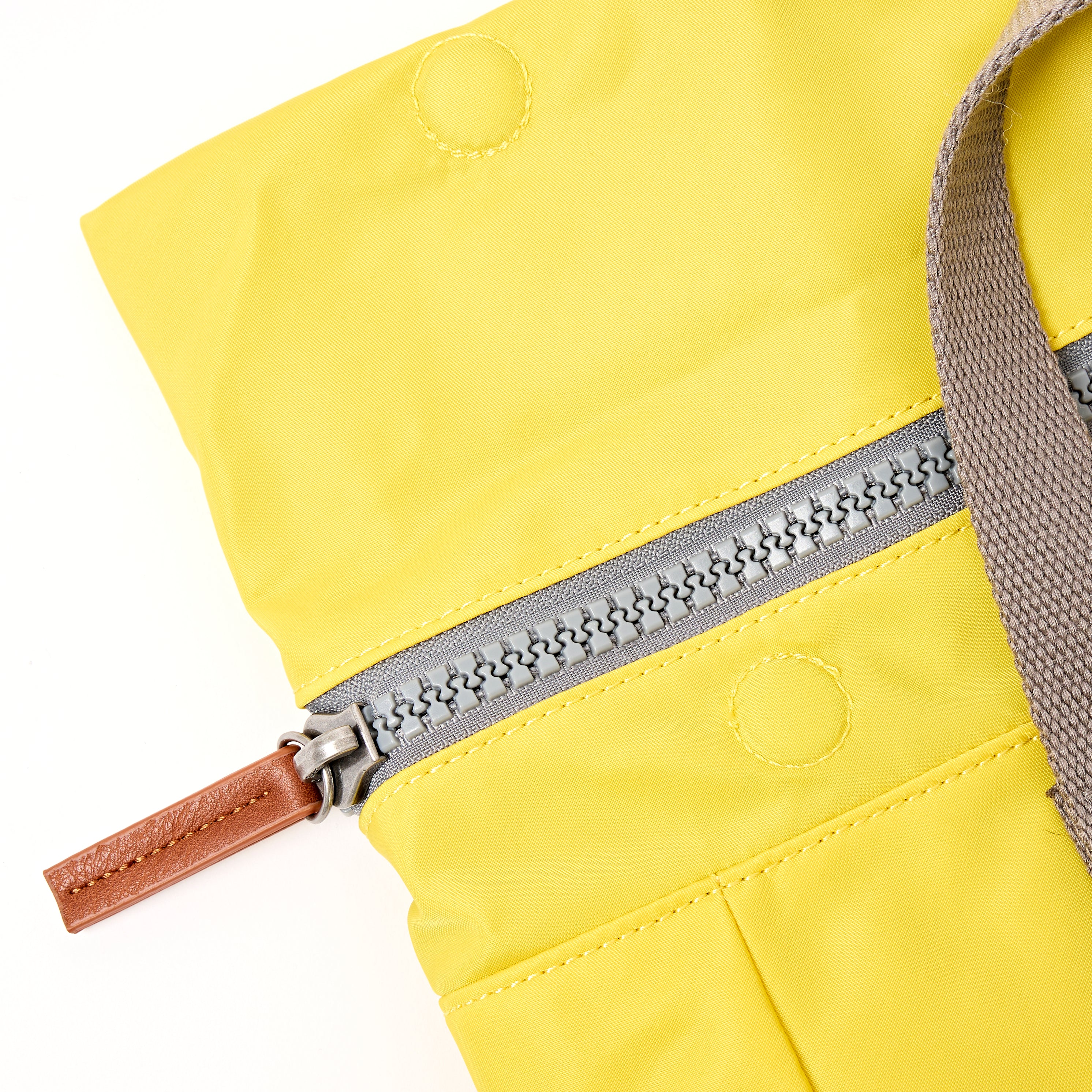 Roka London Canfield Roll Top ryggsekk passion fruit 16,4L