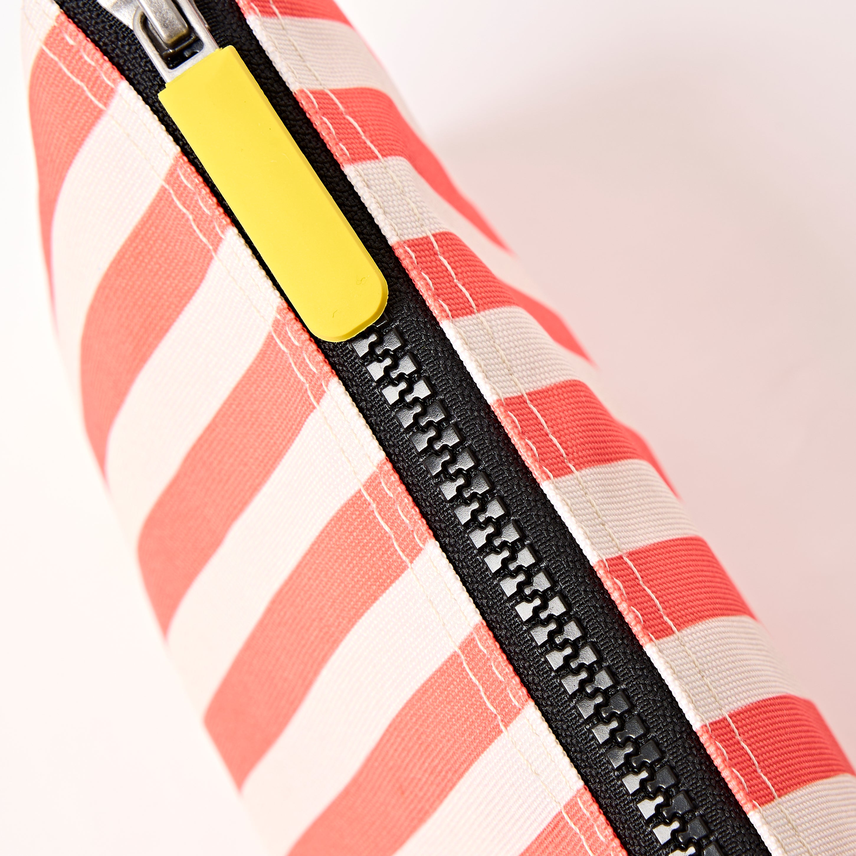 Roka London Carnaby XL lommebokveske Coral Stripe 0,5 liter