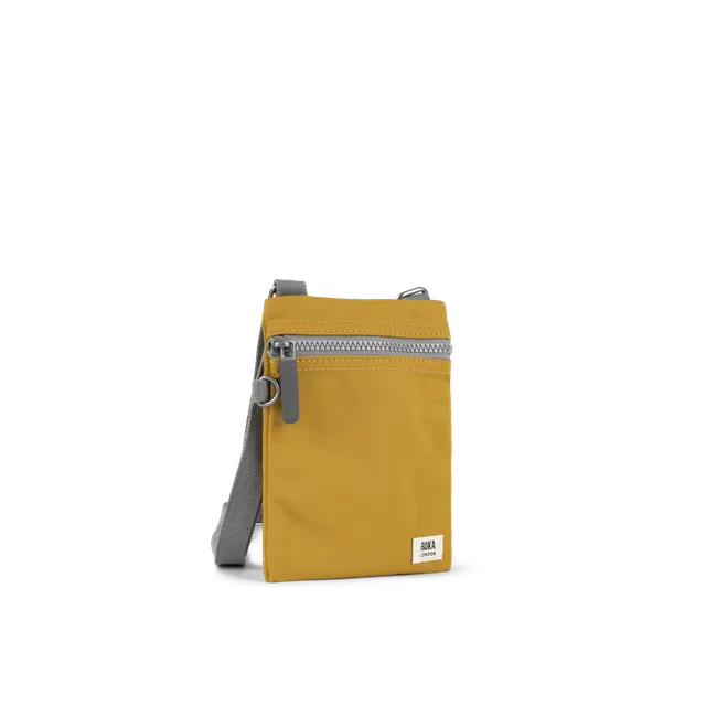 Roka London Chelsea Pocket slingveske corn XS værbestandig