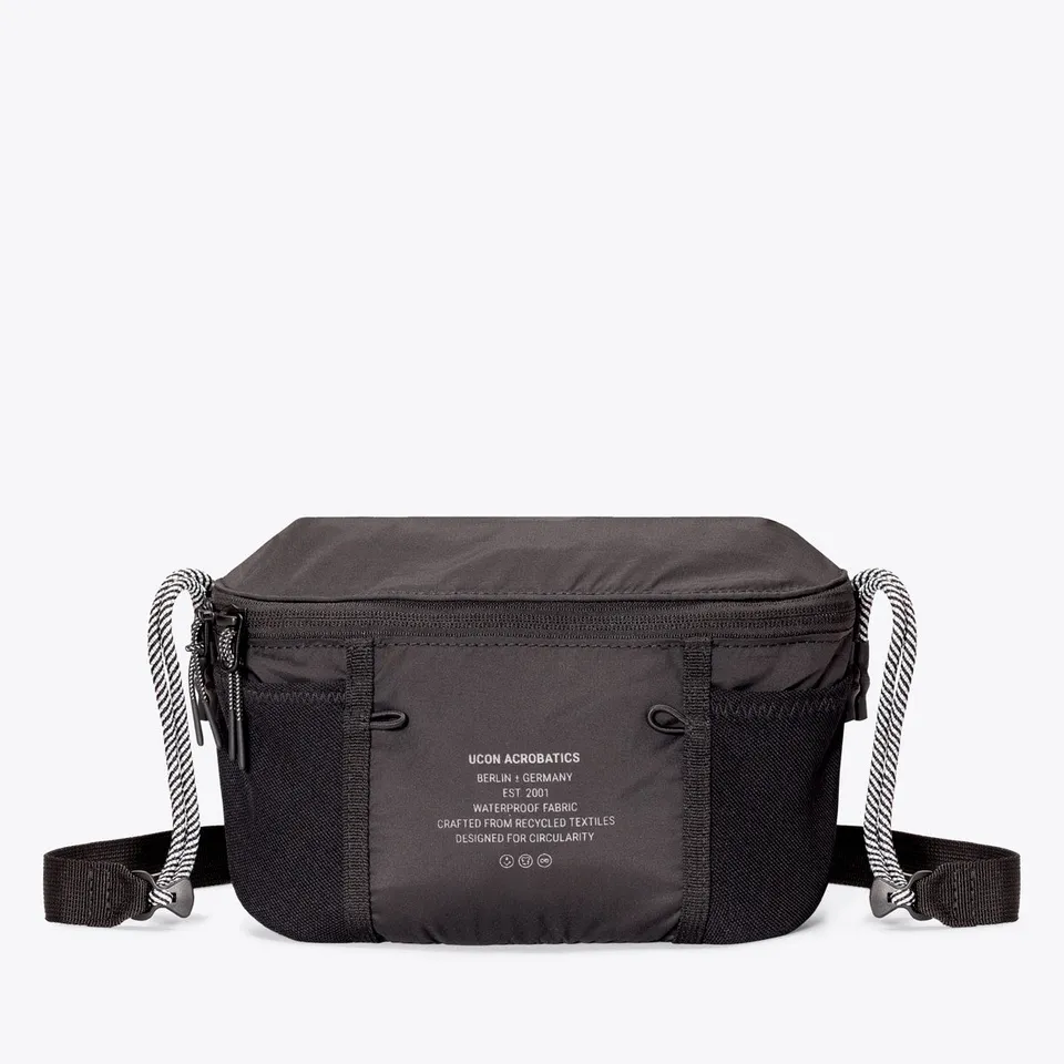 Ucon Acrobatics Jona crossbody Black large lett ripstop