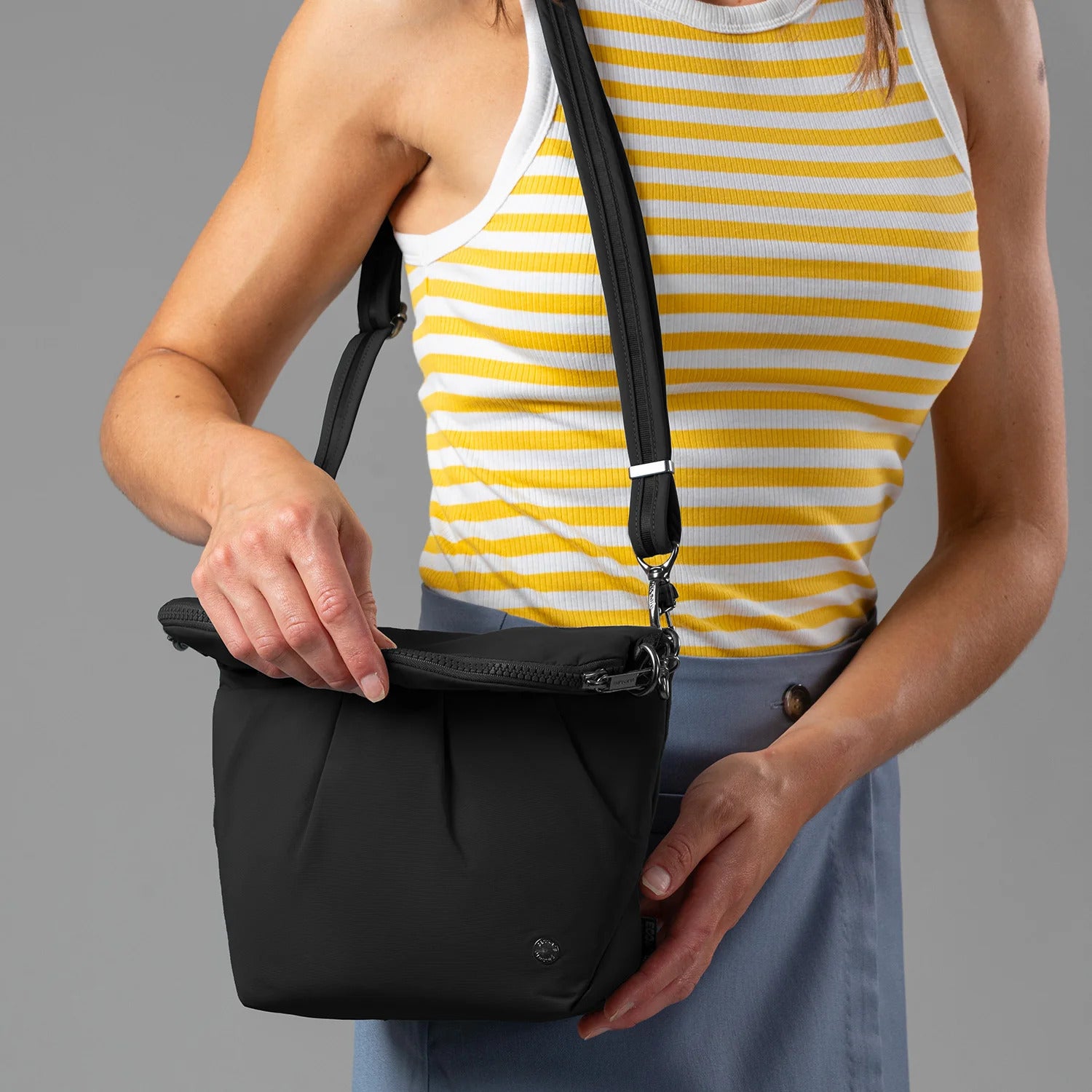 Pacsafe CX crossbody-veske Black konvertibel
