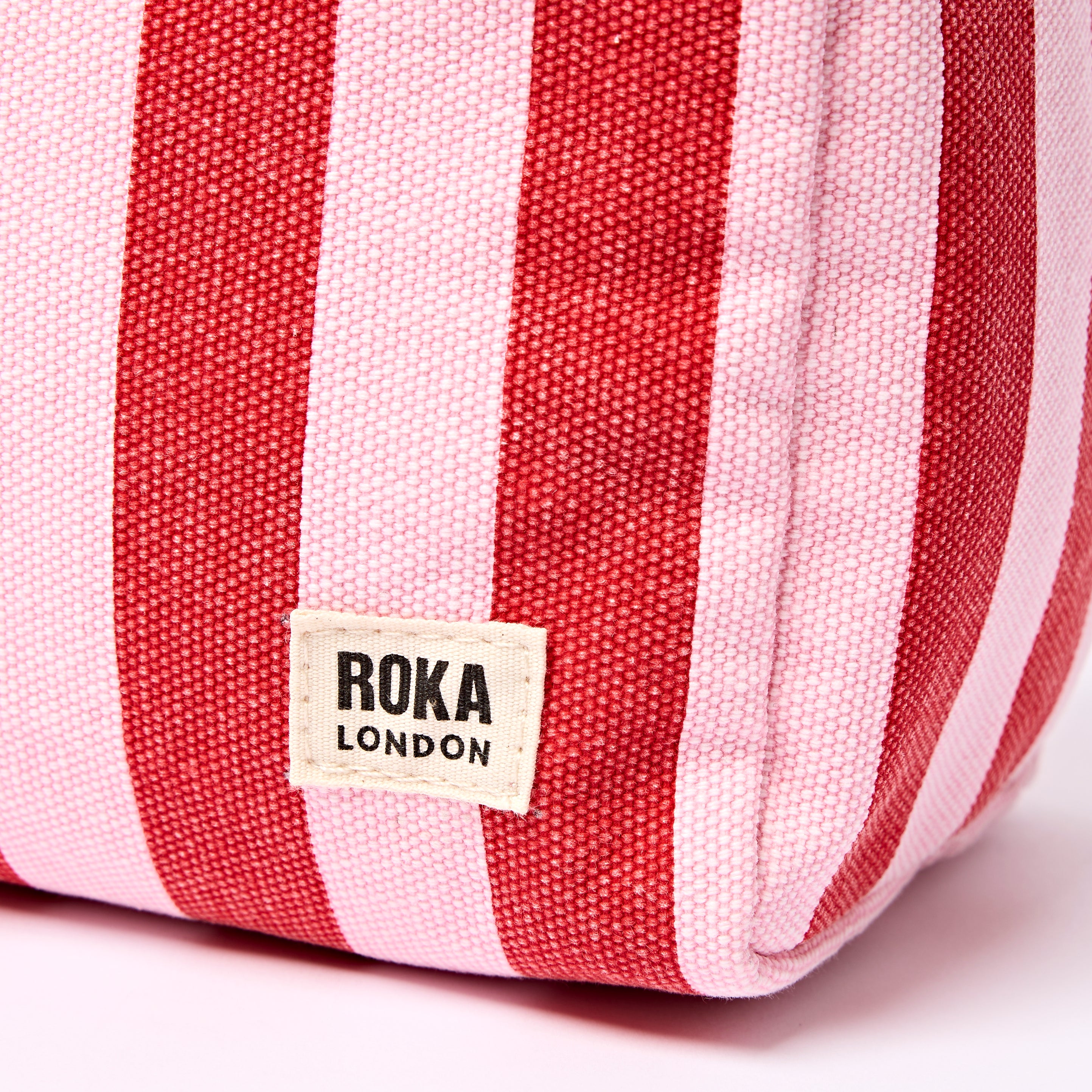 Roka London Maygrove toalettmappe strawberry stripe 4,8L