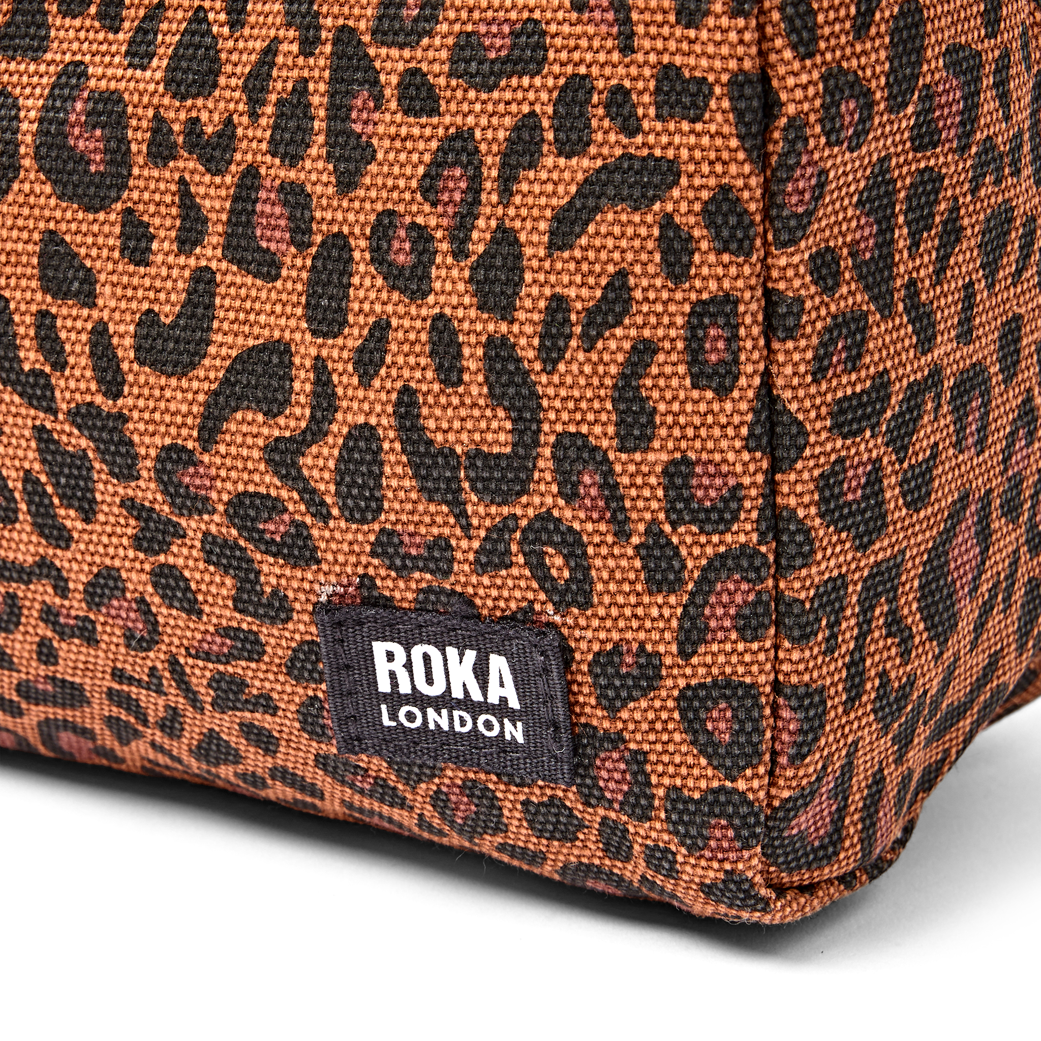 Roka London Maygrove toalettmappe leopard mini 4,8 liter