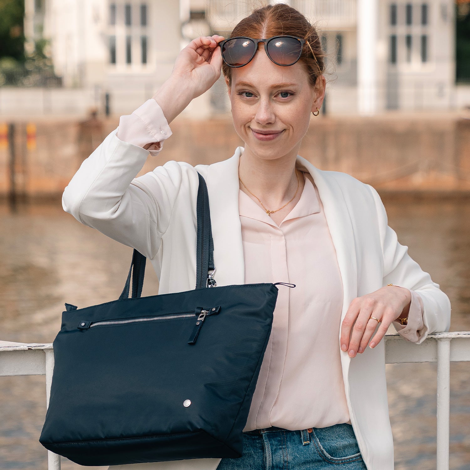 Pacsafe W Carryall Tote toteveske svart tyverisikker RFID