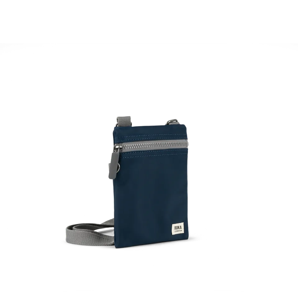 Roka London Chelsea sling skulderveske midnight small 0,3 liter