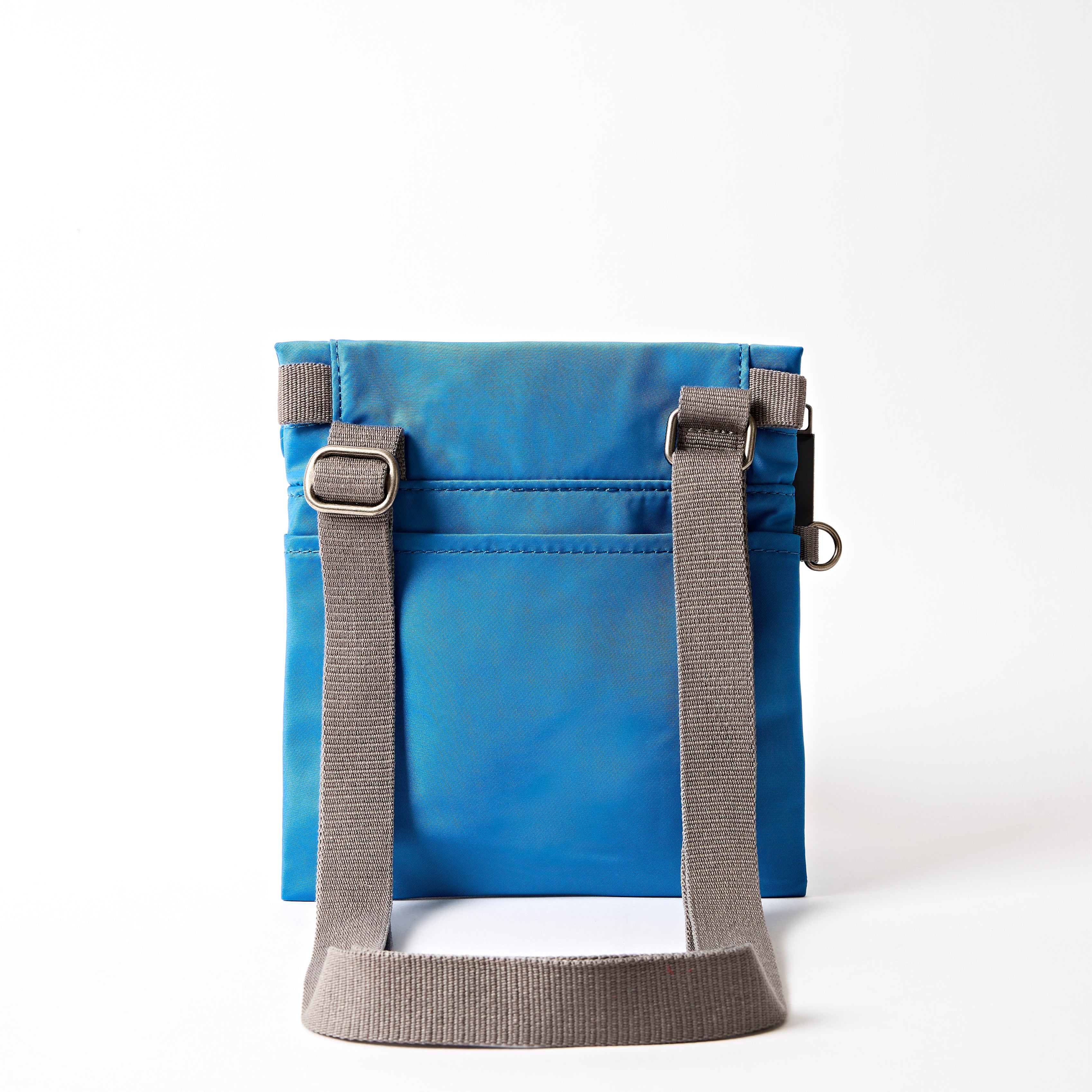 Roka London Stratford crossbody malibu blue 0,5 l