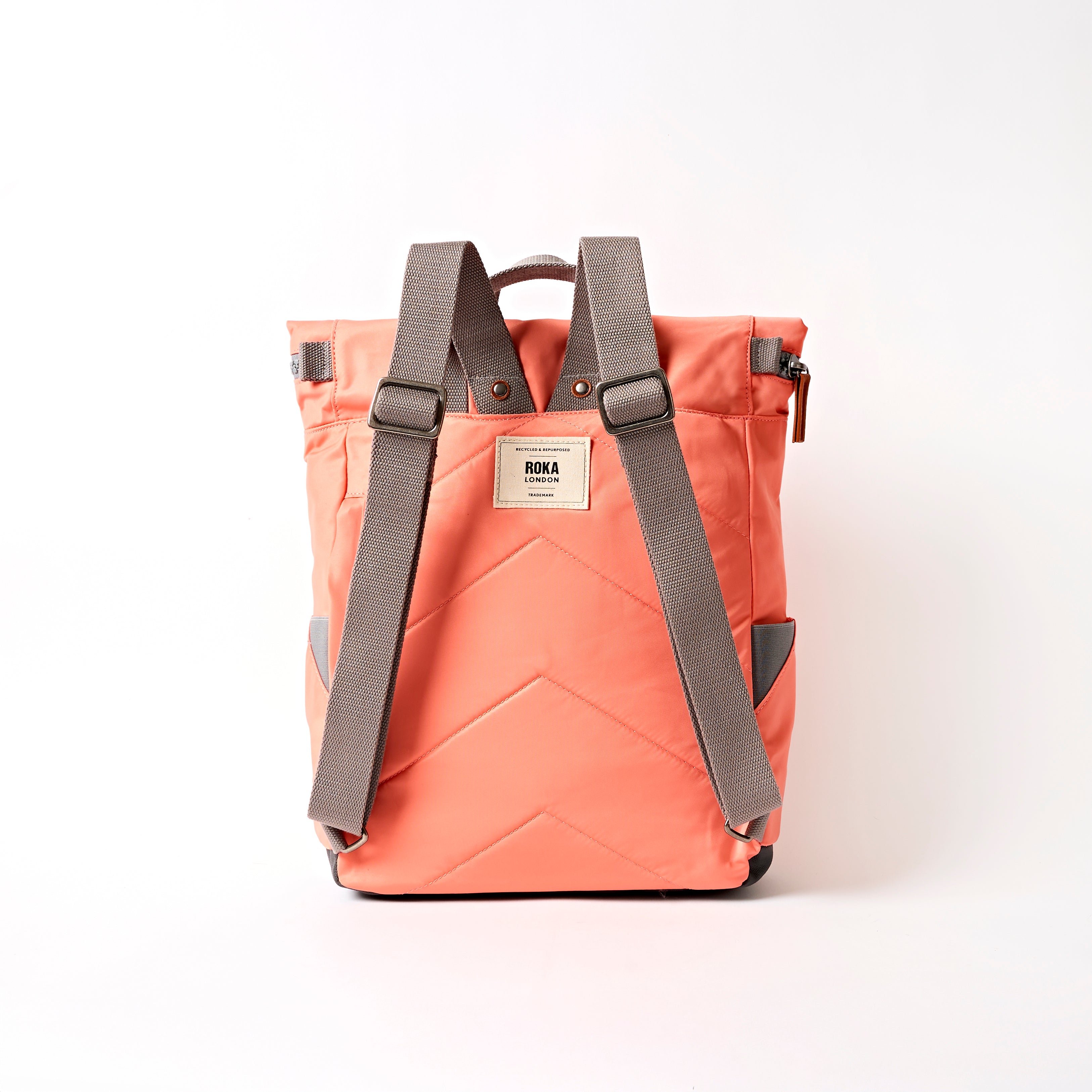 Roka London Canfield Roll Top ryggsekk sugar coral 16,4L