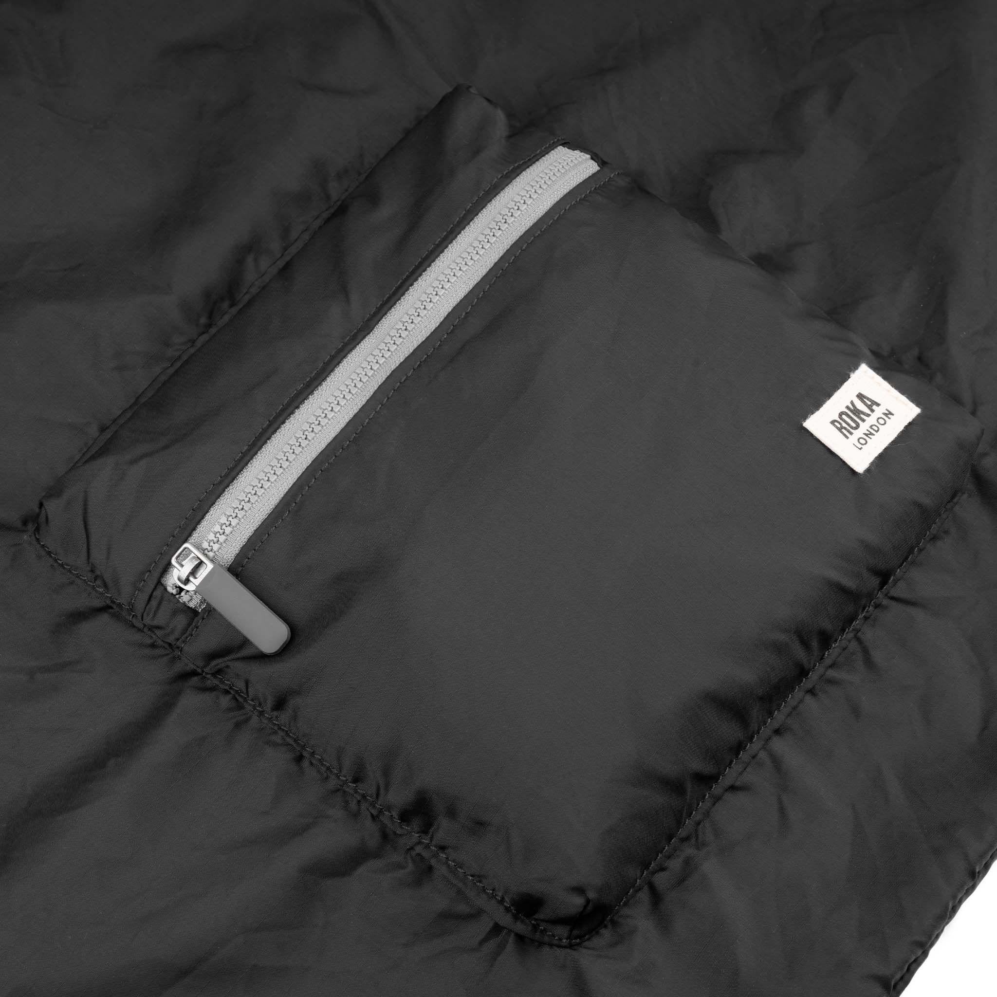 Roka London Borough handlenett medium black resirkulert