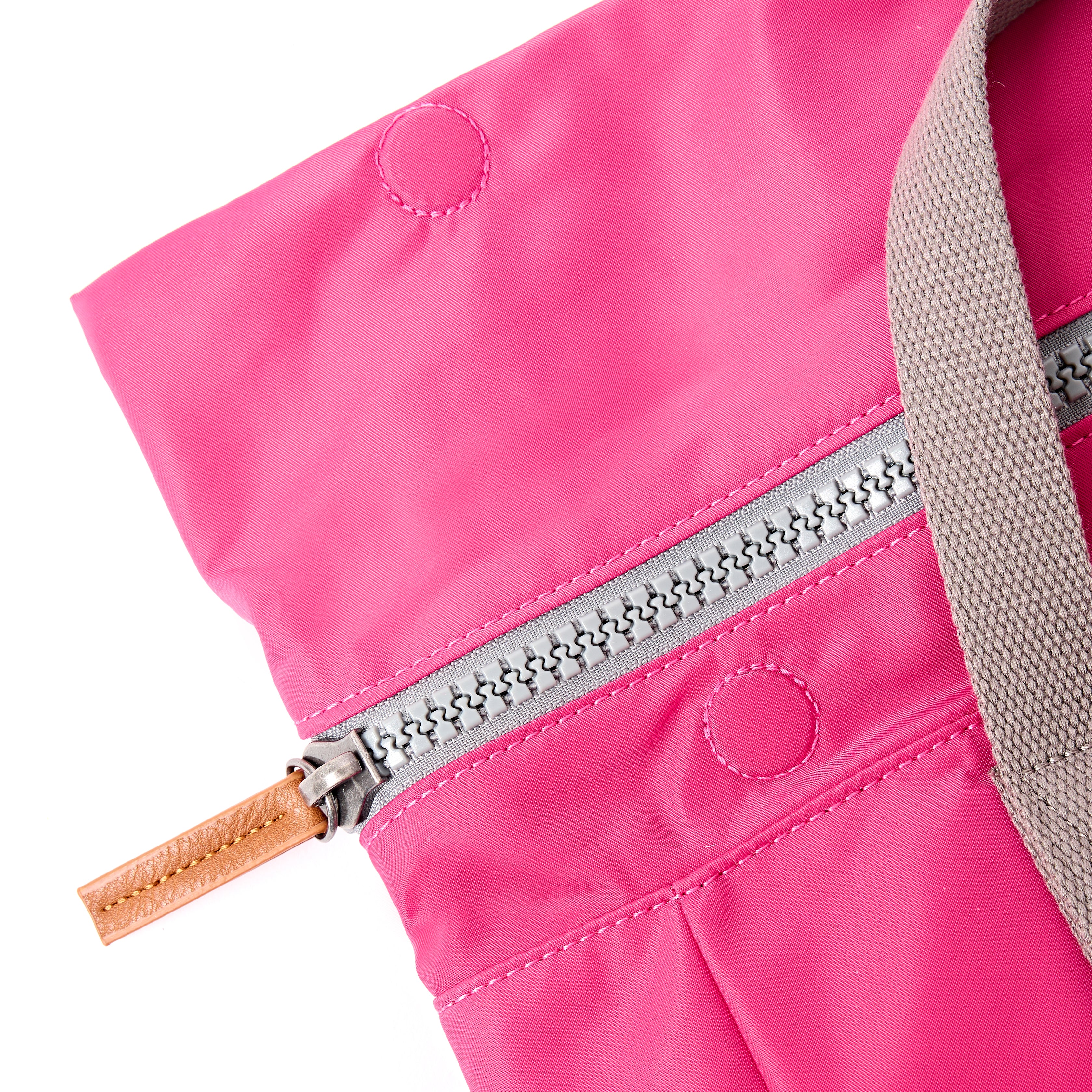 Roka London Canfield Roll Top ryggsekk Granita Red Medium
