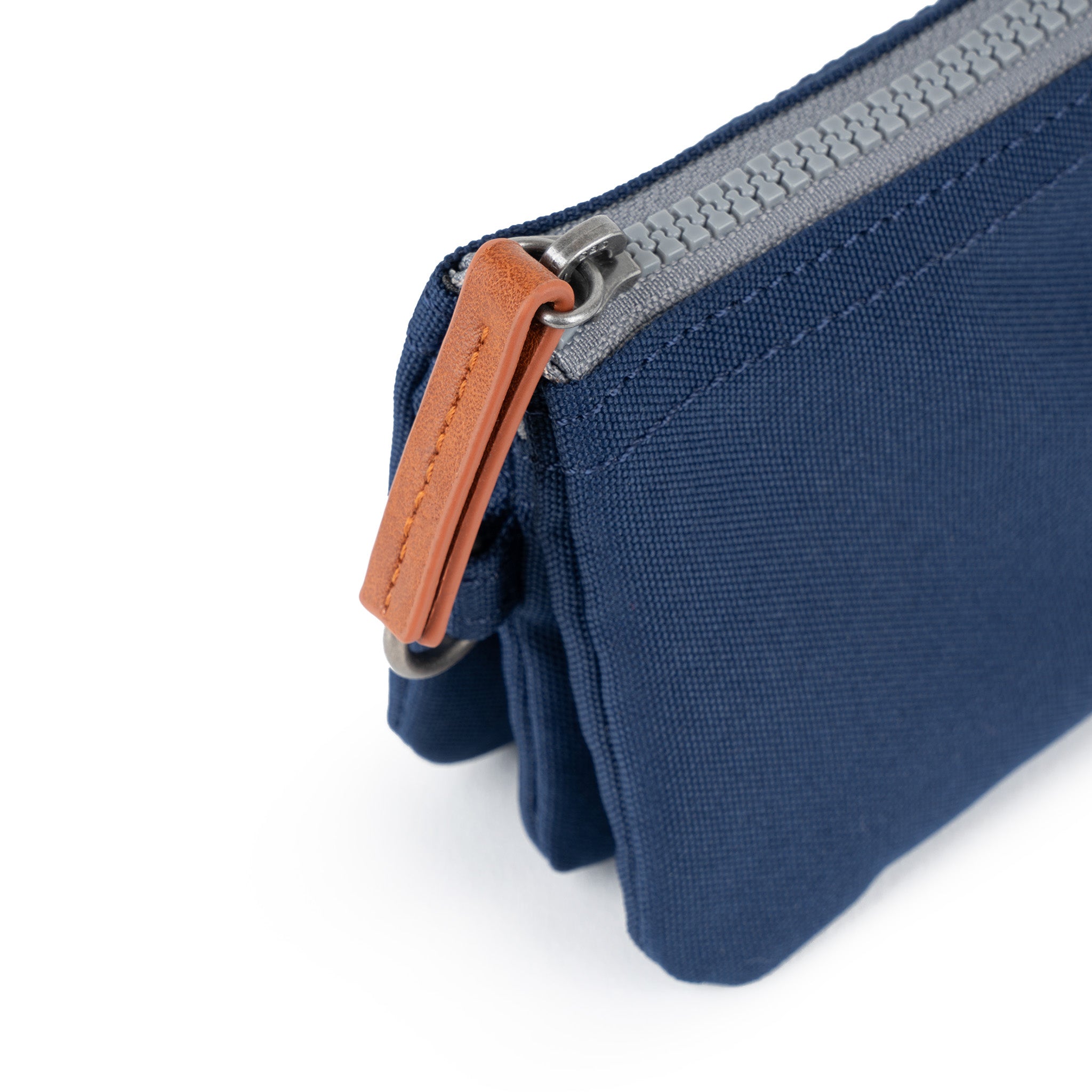 Roka London Carnaby lommebok Crisp Blue 0,2 liter vanntett