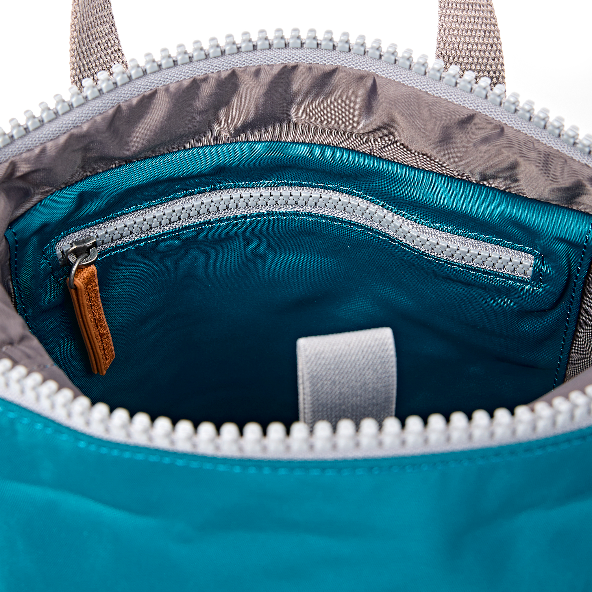 Roka London Canfield Roll Top ryggsekk 9,8 liter Small