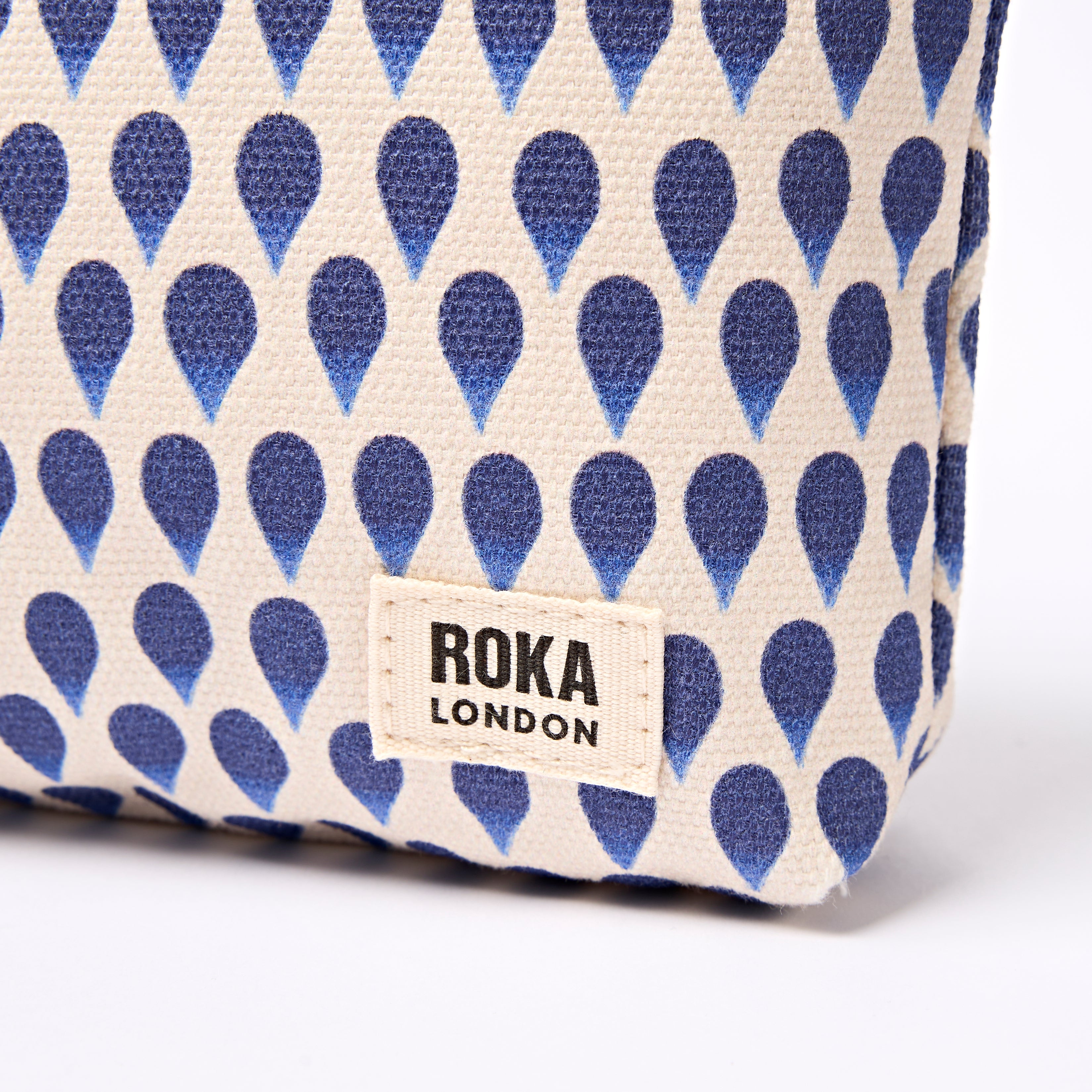 Roka London Maida Vale pouch Small Denim Rain 1,2 liter