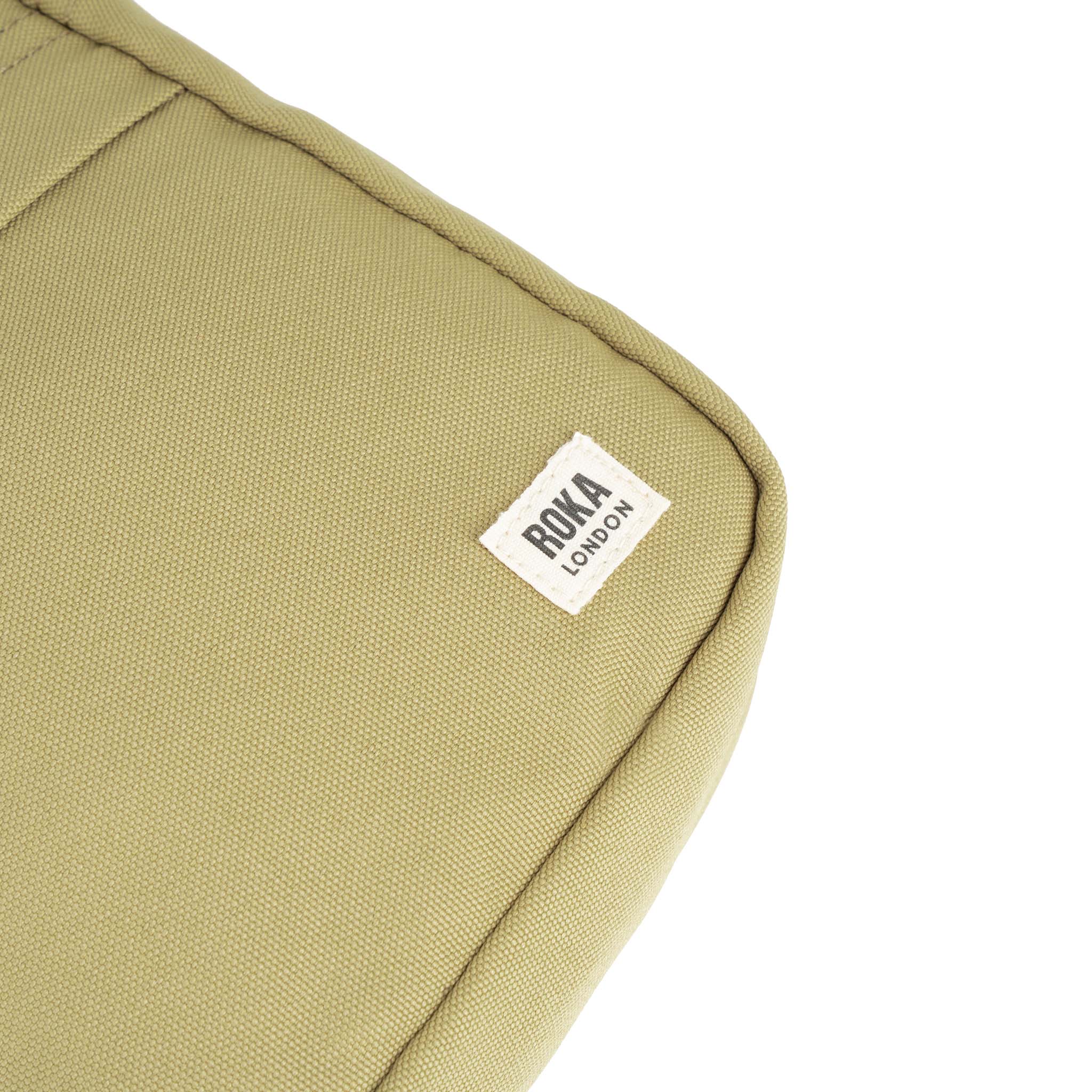 Roka London Bond Pocket skulderveske Small khaki vanntett