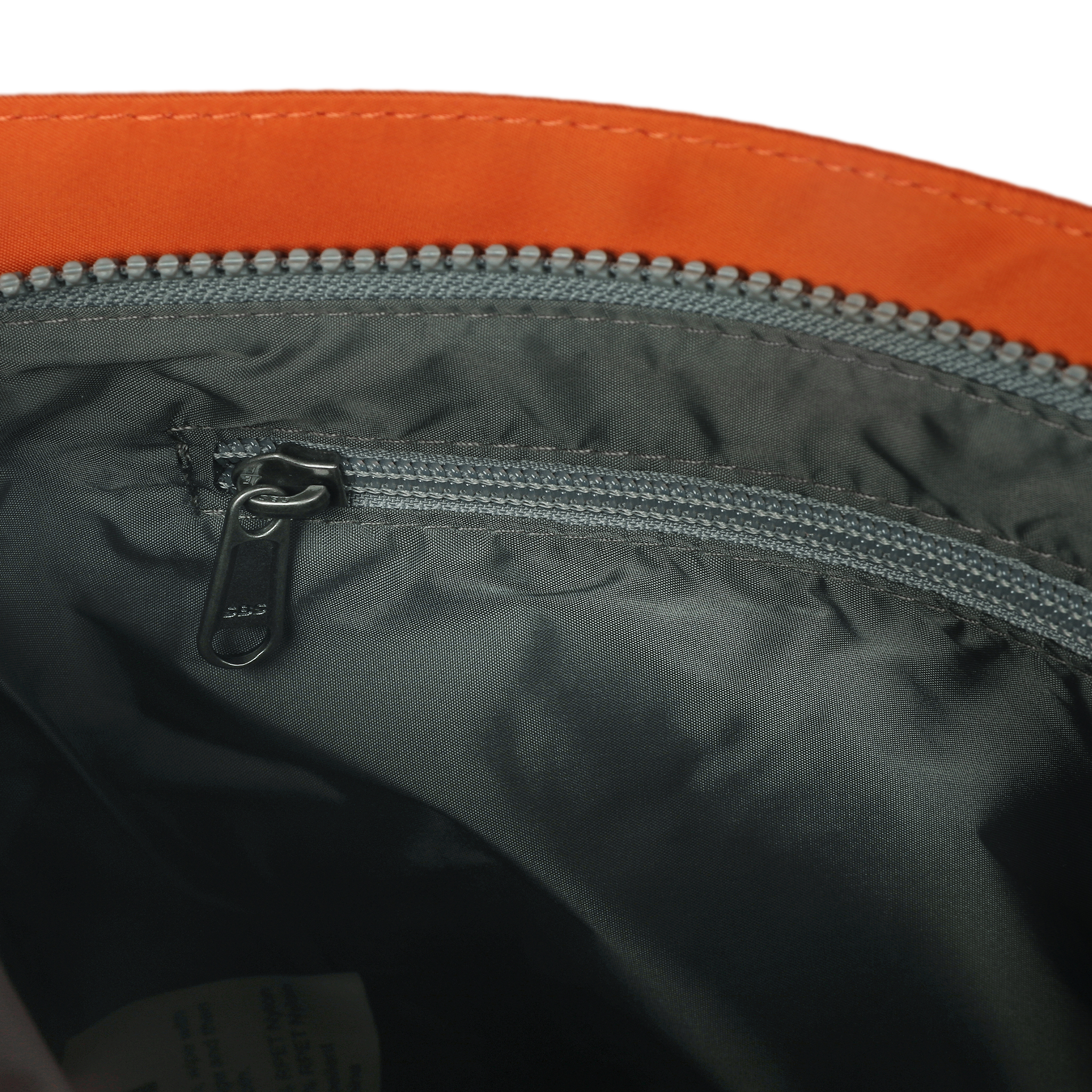 Roka London Kennington crossbody medium 2,7 liter burnt orange