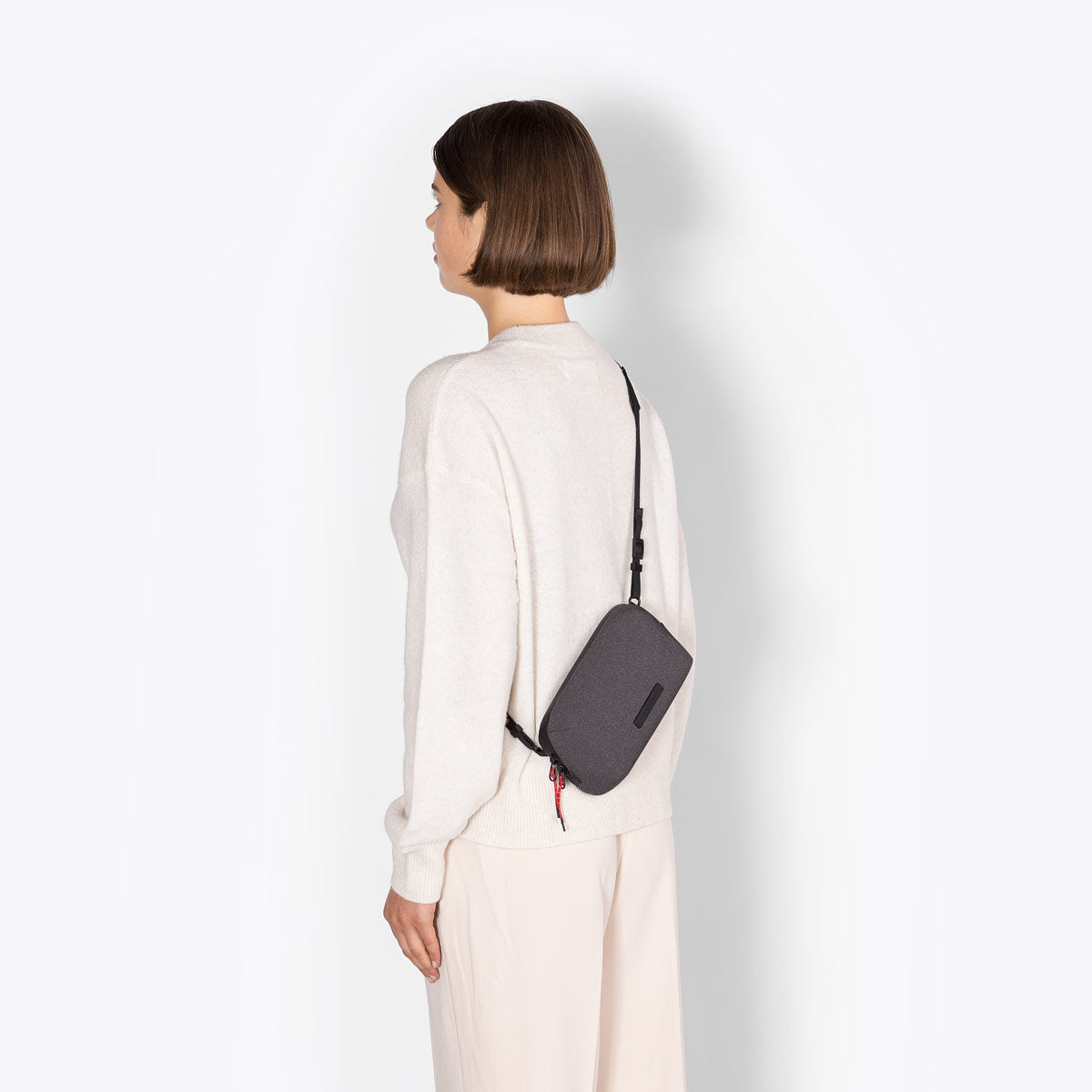 Ucon Acrobatics Ando crossbody-veske Medium Asphalt Reflective lett