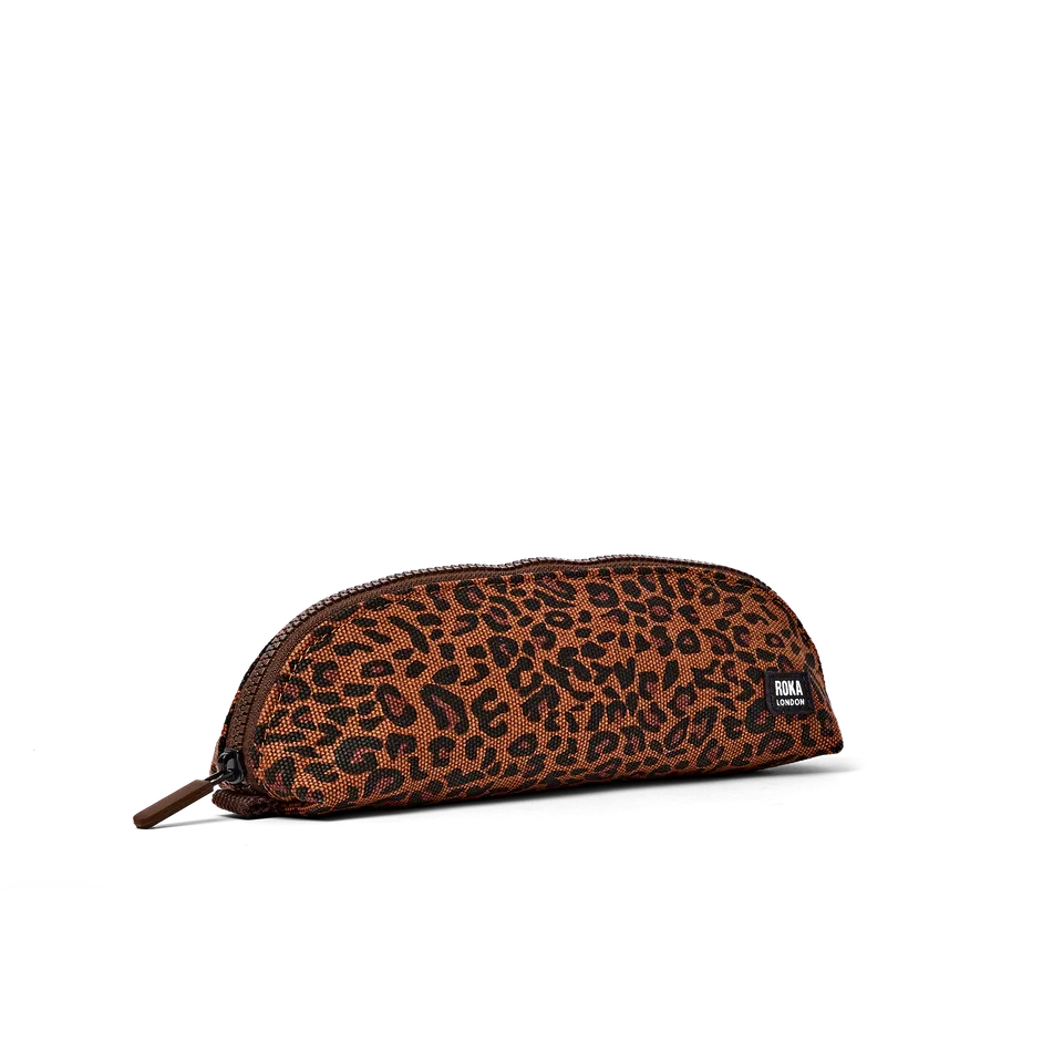 Roka London Tate mappe Small leopard mini bomull