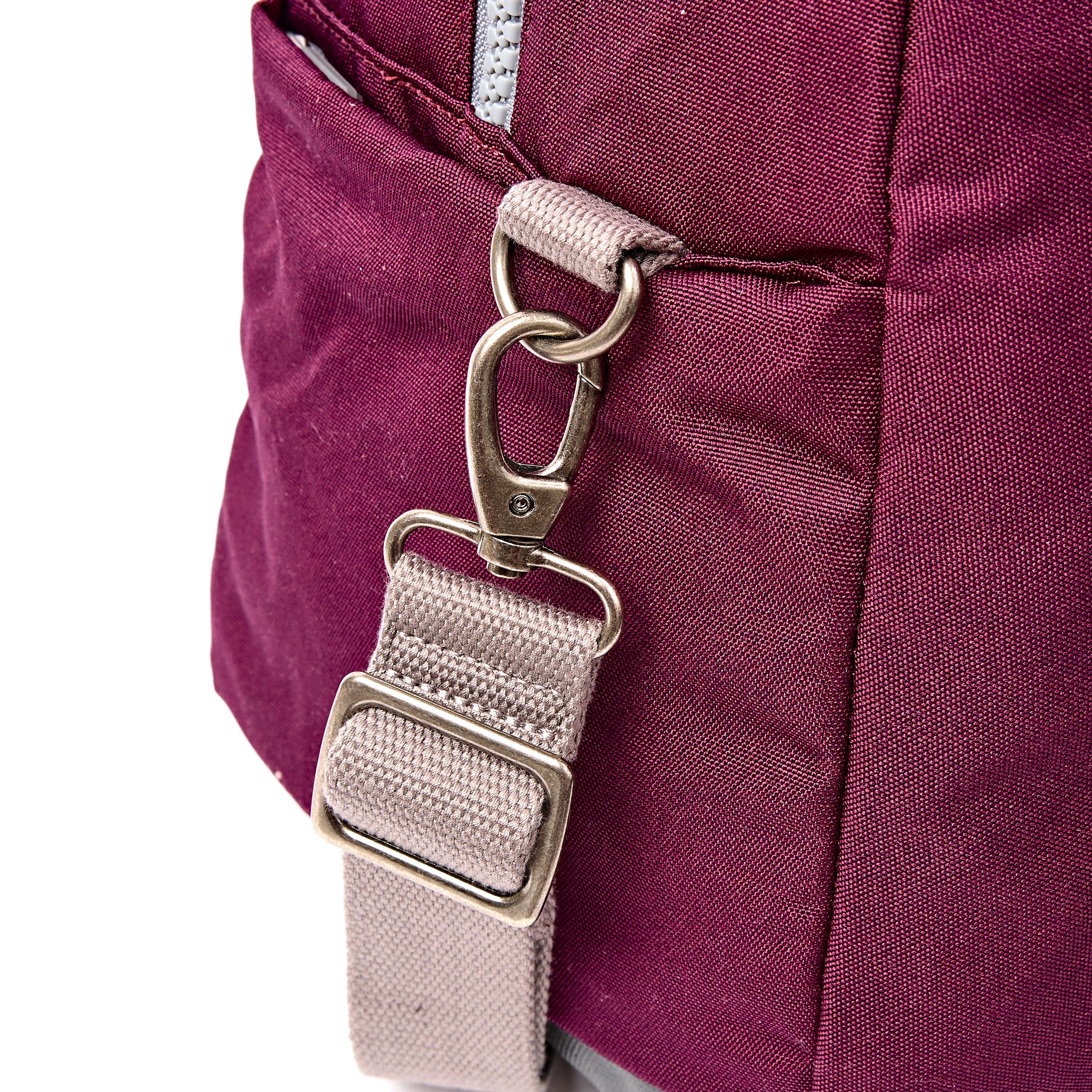 Roka London Gatwick Small duffelbag cherry håndbagasje