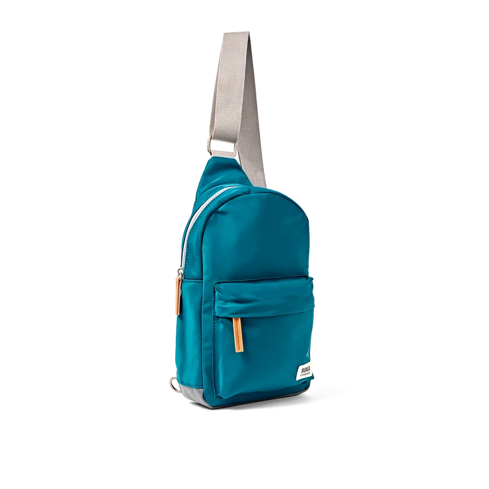 Roka London Willesden crossbodyveske Large North Sea 5 liter