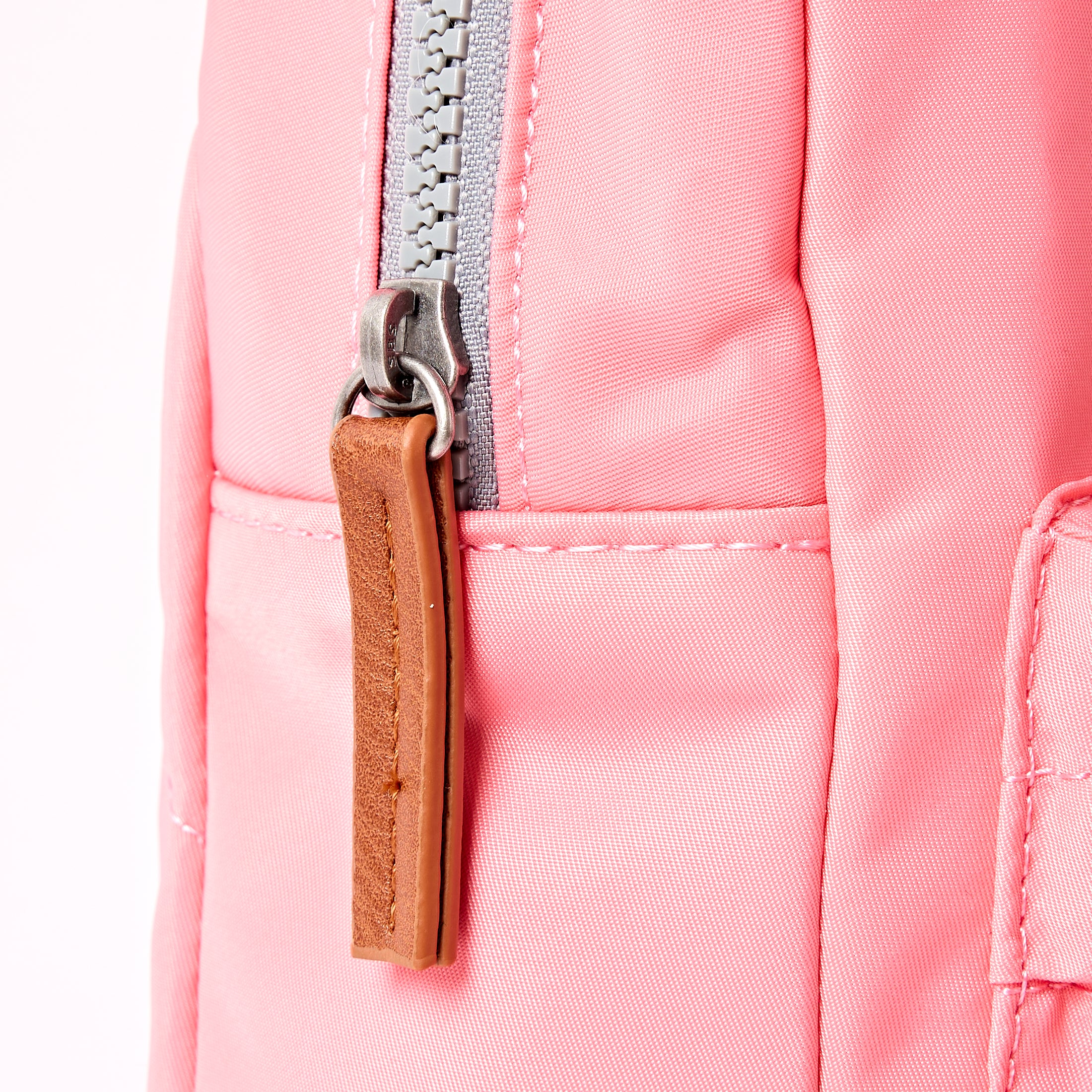 Roka Willesden Large crossbody 5 liter pink lemonade