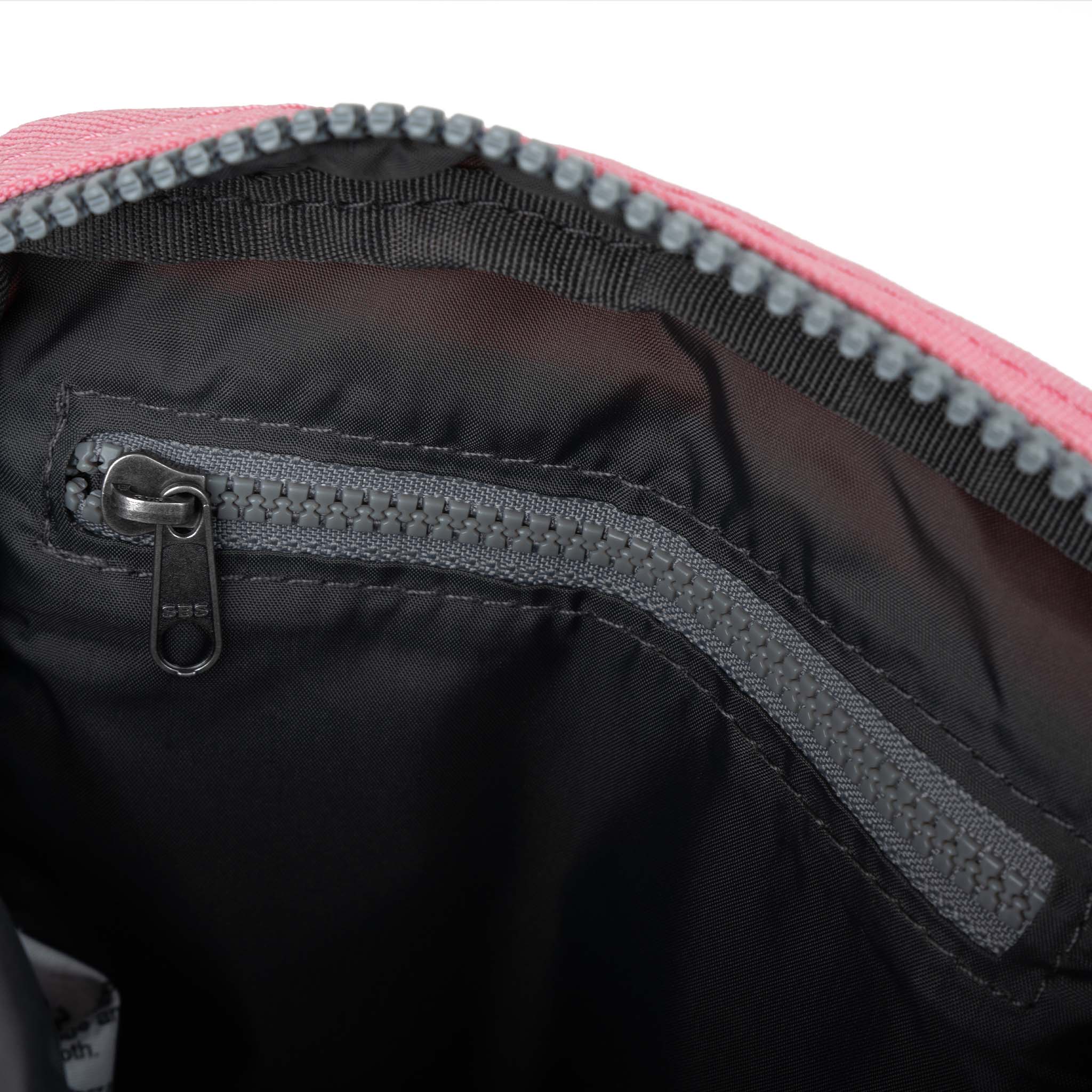 Roka London Bond Pocket skulderveske Small rose vanntett